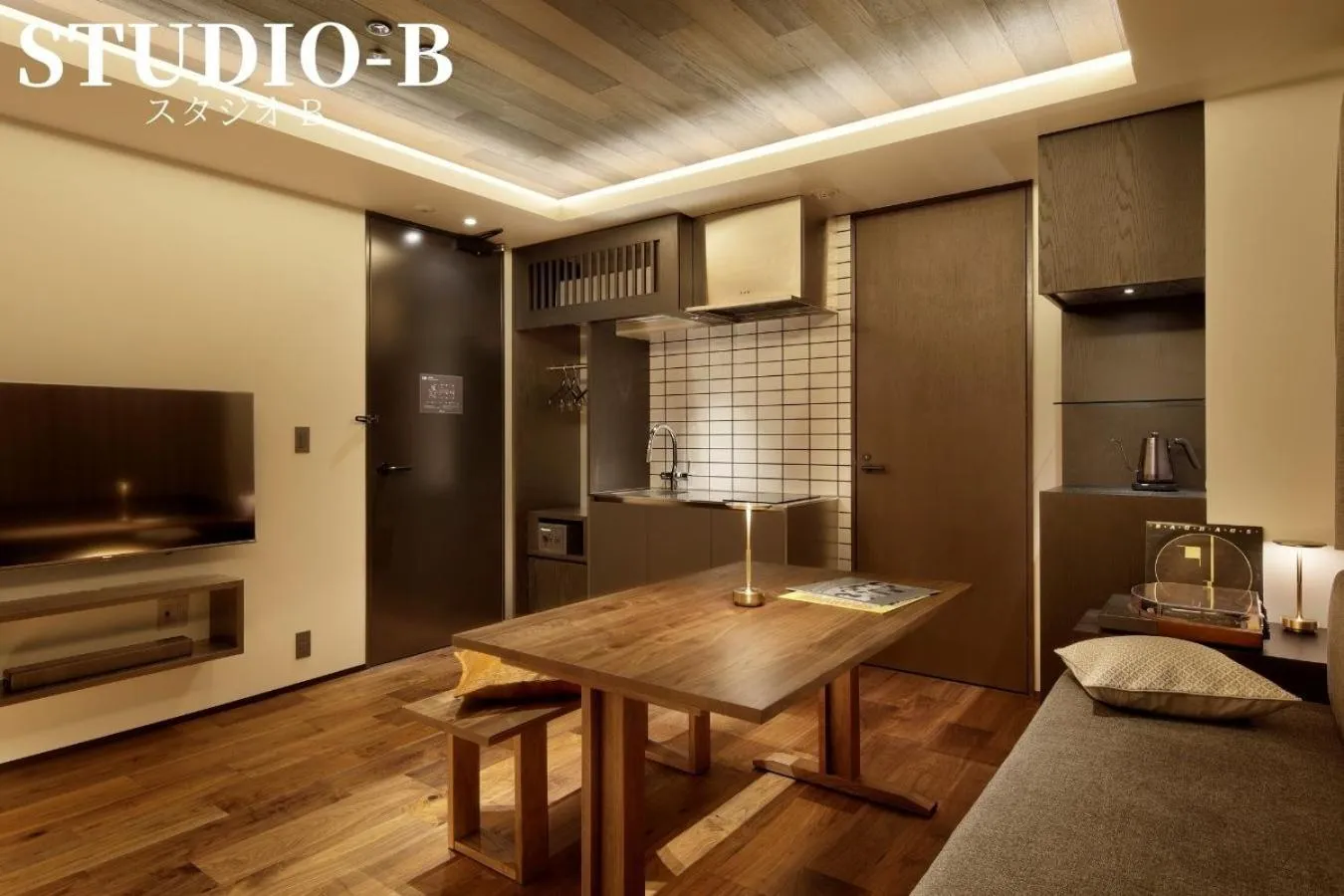 TV and multimedia in 41 PIECES Sapporo