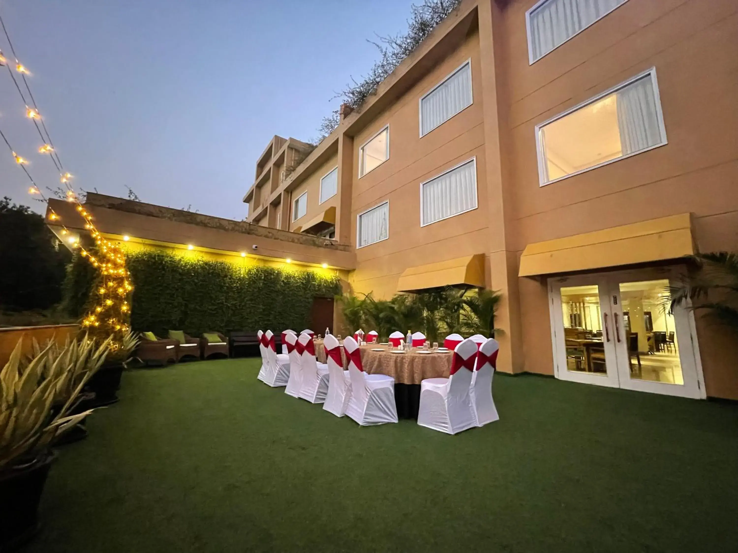 Restaurant/places to eat in The Lalita Grand Mathura- Vrindavan Restaurant/places to eat in The Lalita Grand Mathura- Vrindavan