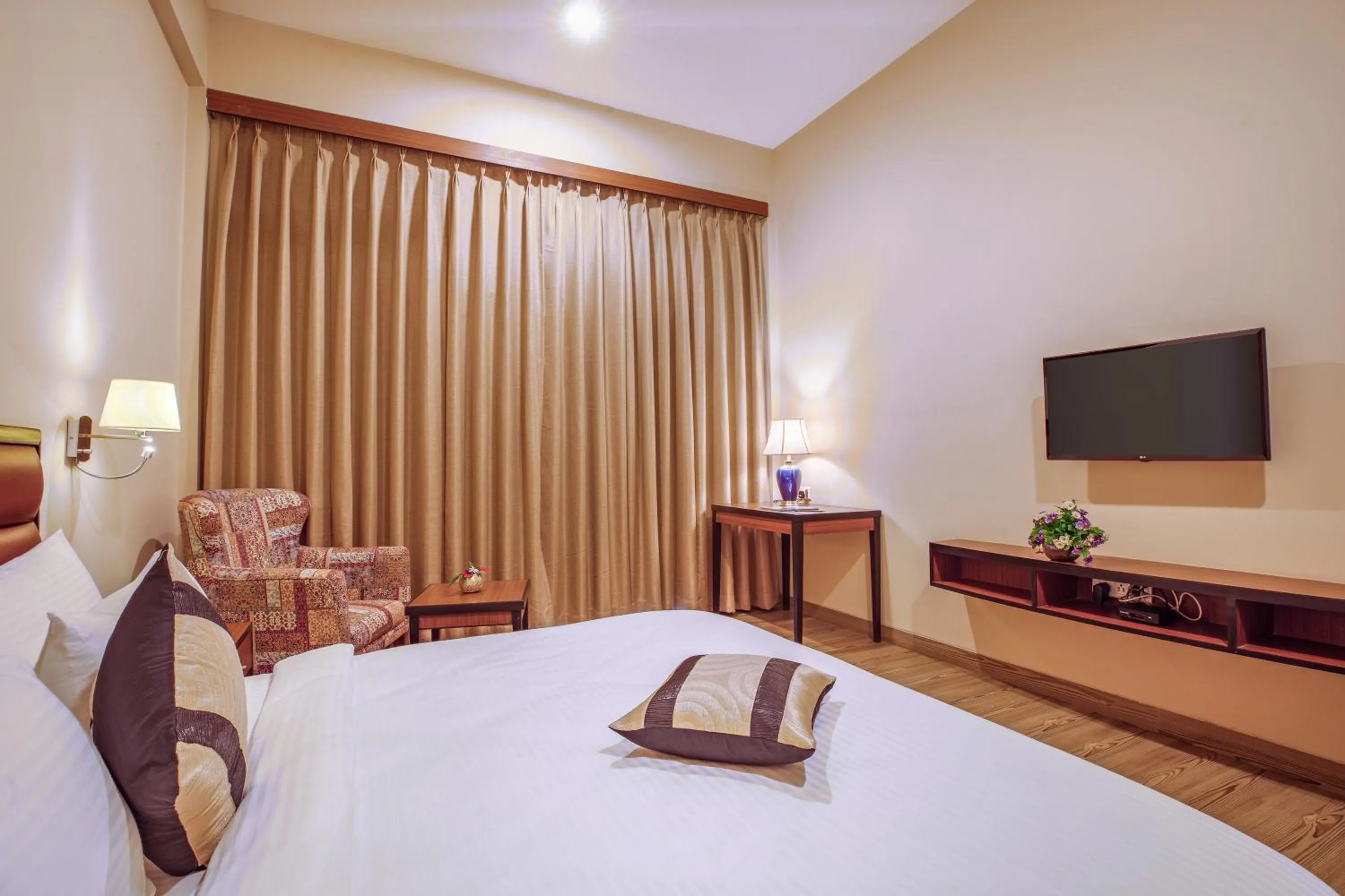 Guests, Bed in The Lalita Grand Mathura- Vrindavan