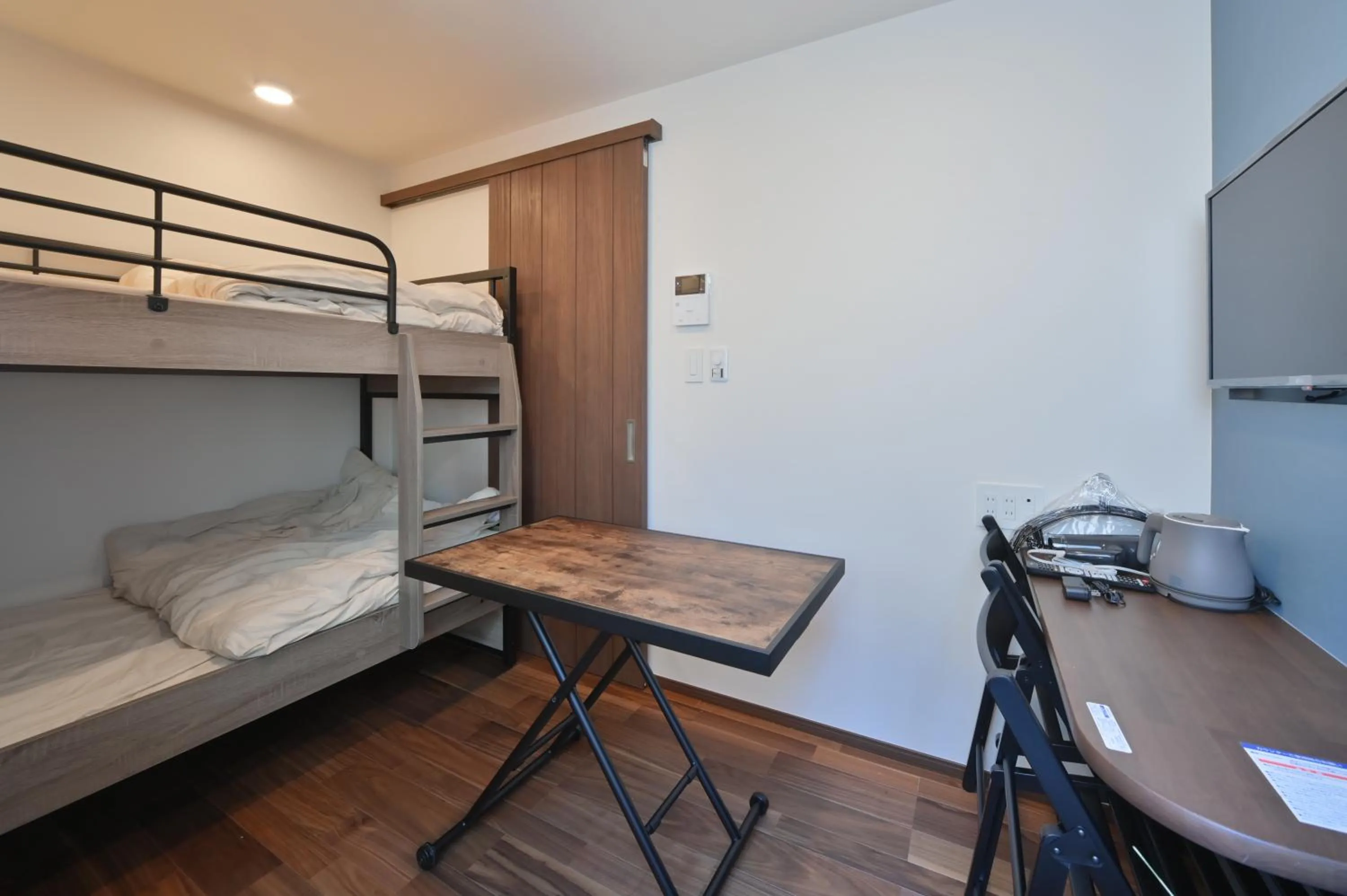 Bed in Stylewood Nishi-Shinjuku by Tranova