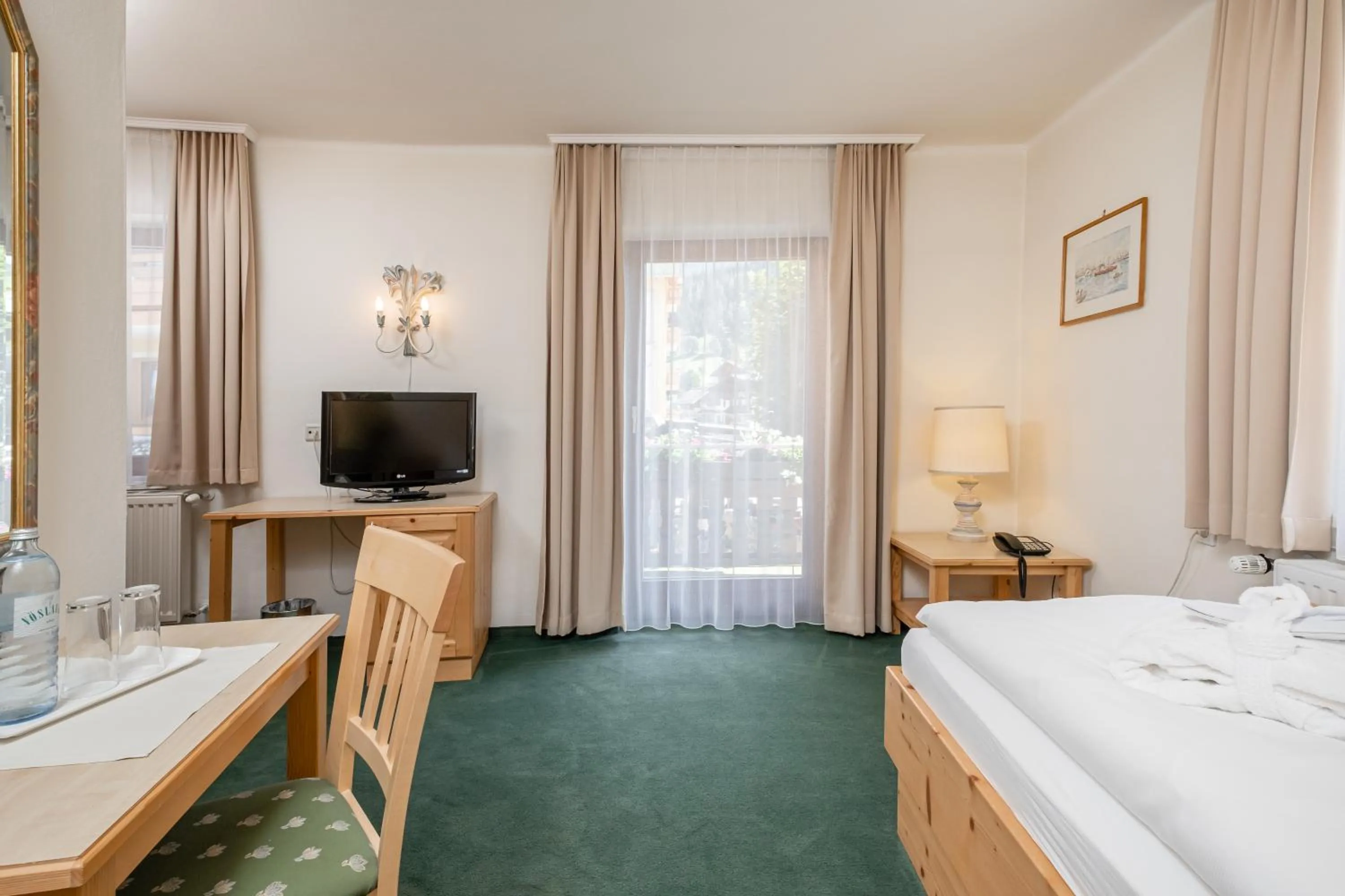 Photo of the whole room, Bed in Hotel Dachstein