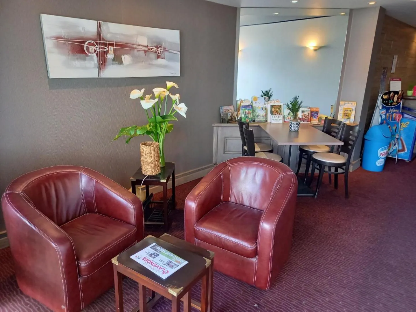 Living room in Hôtel SABLES D'O et son restaurant LE 16 BIS