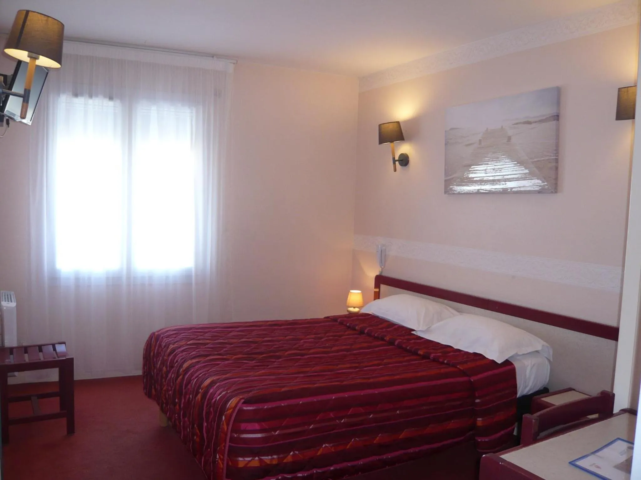 Bedroom, Bed in Hôtel SABLES D'O et son restaurant LE 16 BIS