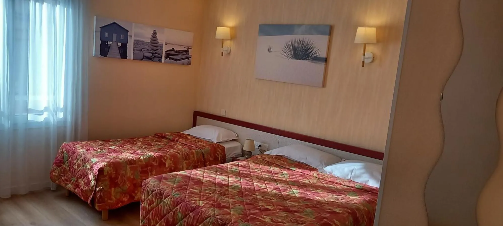 Bedroom, Bed in Hôtel SABLES D'O et son restaurant LE 16 BIS