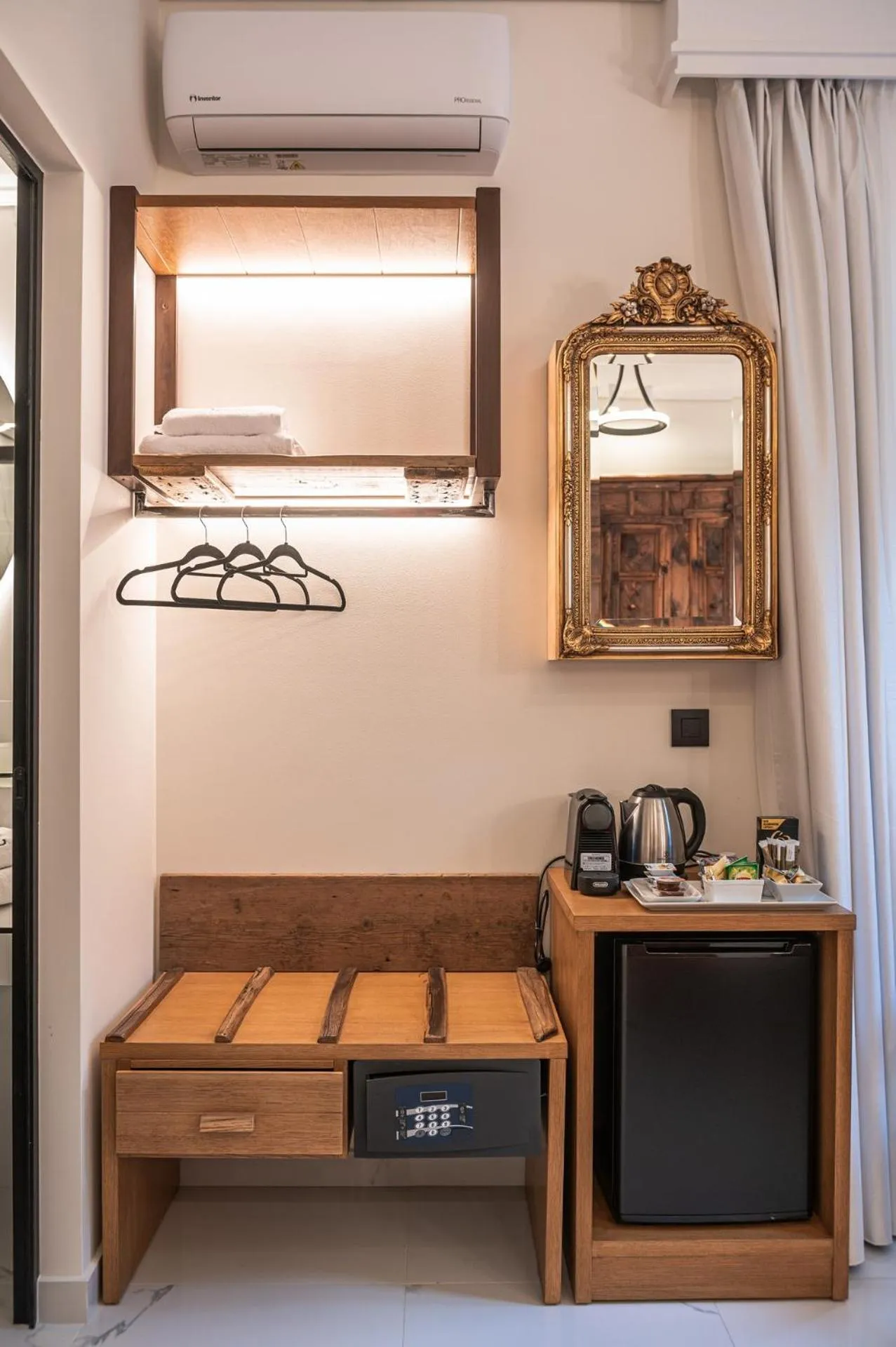 Coffee/tea facilities, Bed in Silo Luxury Rooms