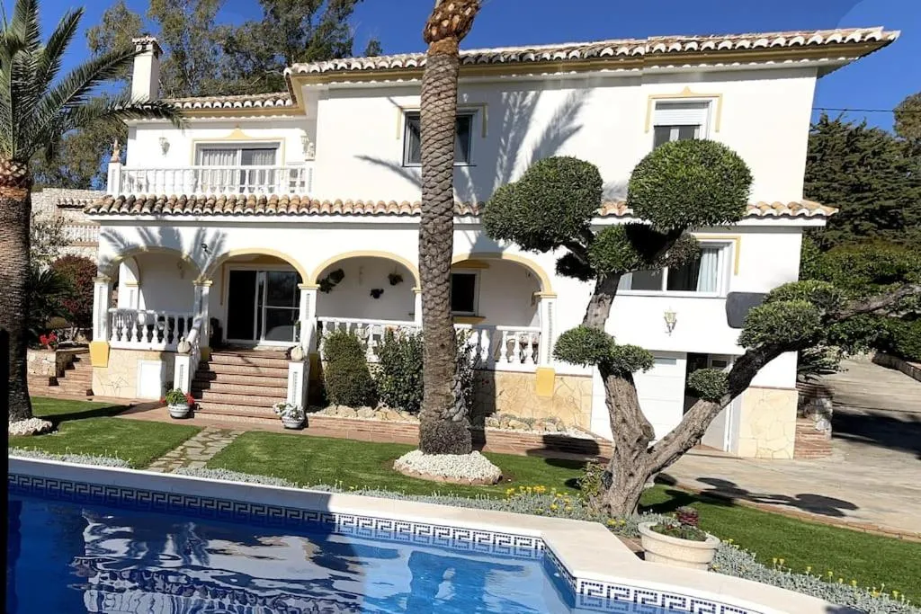 Property building in Villa Puerto de la Luz