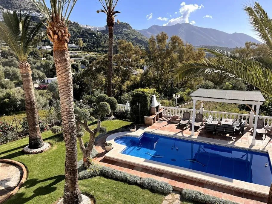 Spring in Villa Puerto de la Luz