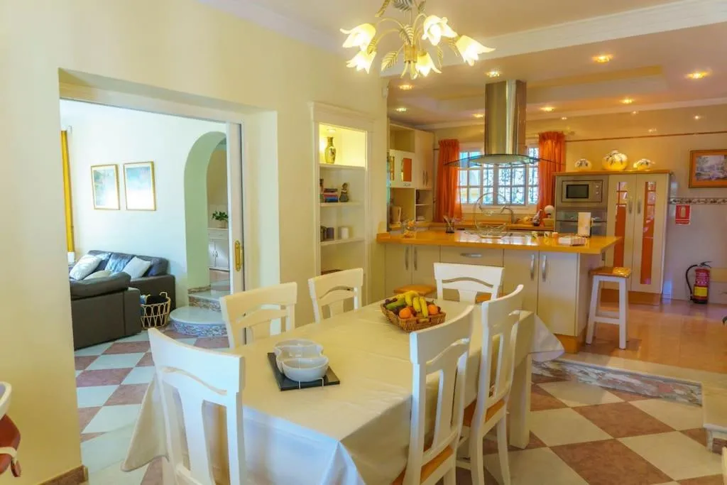 Dining area in Villa Puerto de la Luz