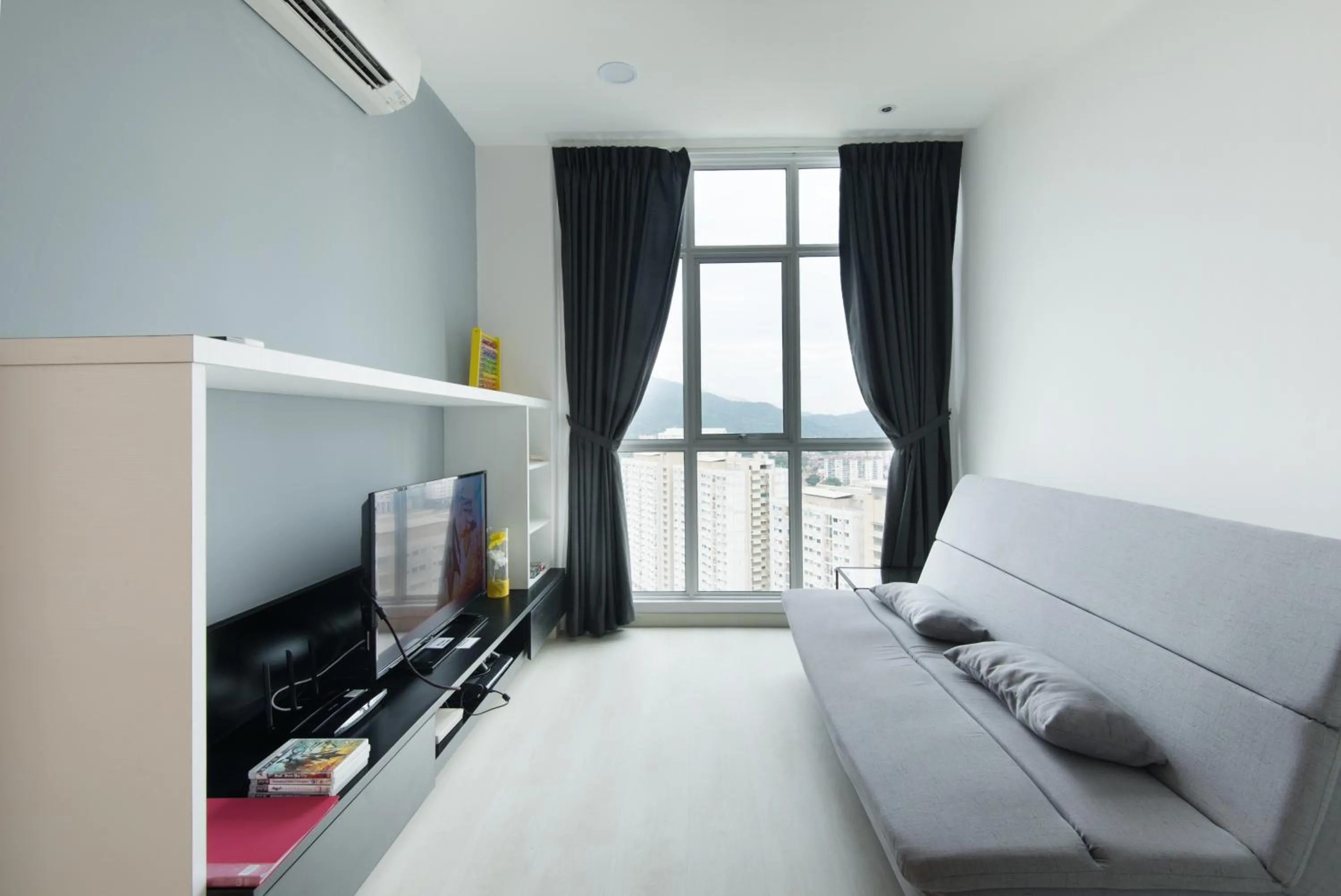 One-Bedroom Apartment in Straits Garden Suites by The Homestay Helper