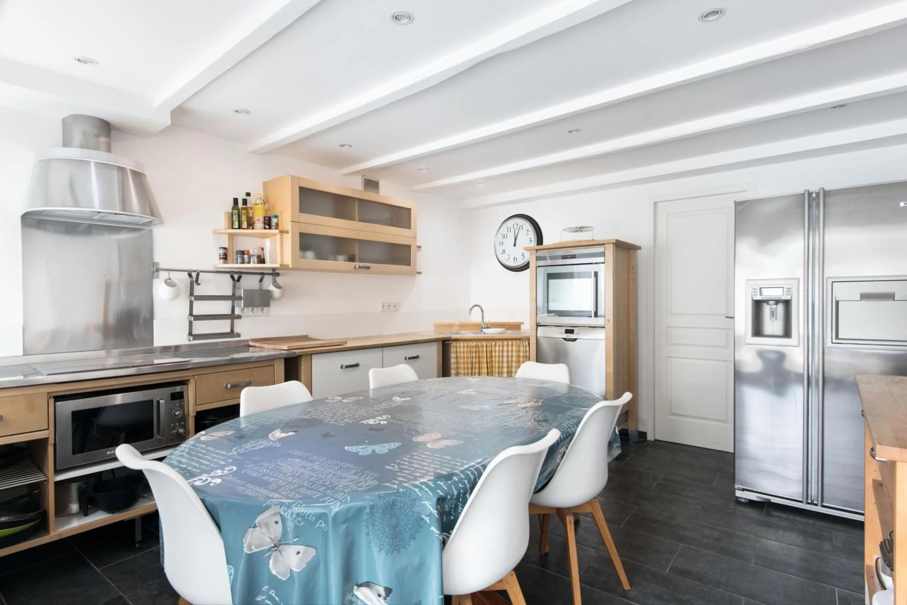 LA SUITE GRANDE MAISON AU COEUR DU VILLAGE DE LA FLOTTE EN RÉ