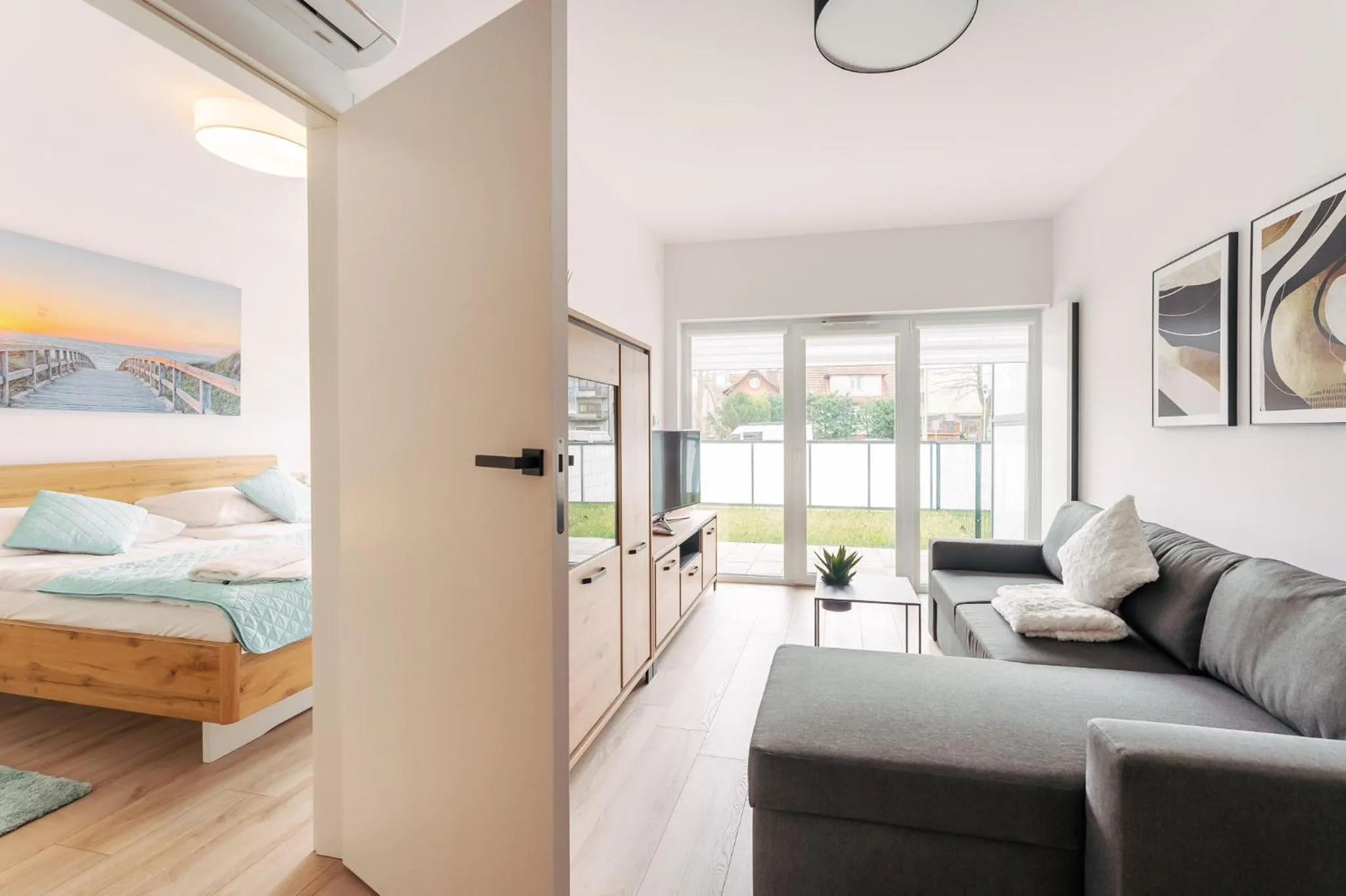 Living room, Bed in Ustronie Apartments 20 m do plaży