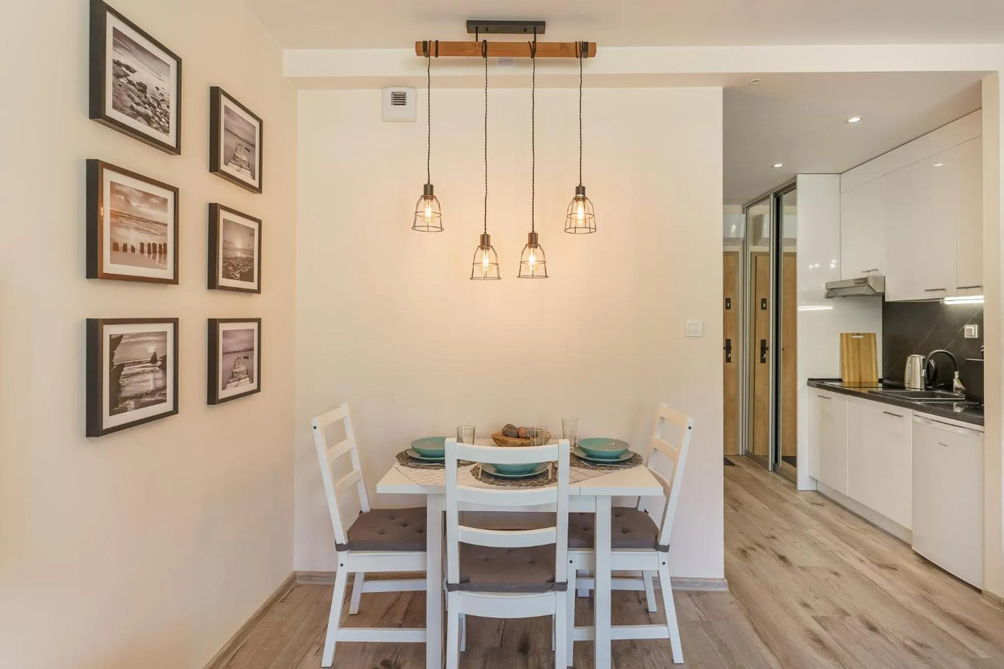 Dining area in Ustronie Apartments 20 m do plaży