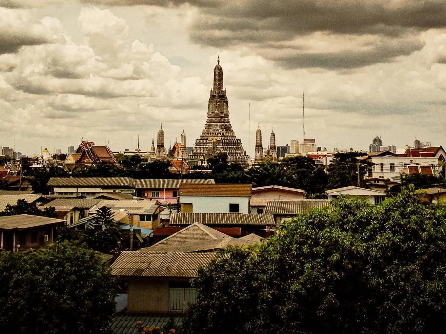 Nearby landmark in Baan Suandao Wat Arun