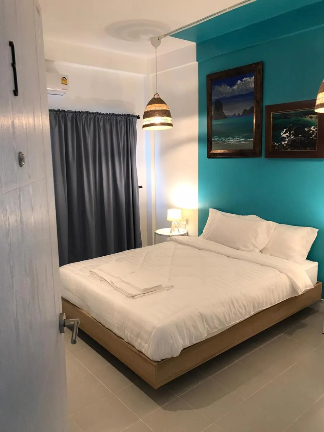 Photo of the whole room, Bed in Baan Suandao Wat Arun