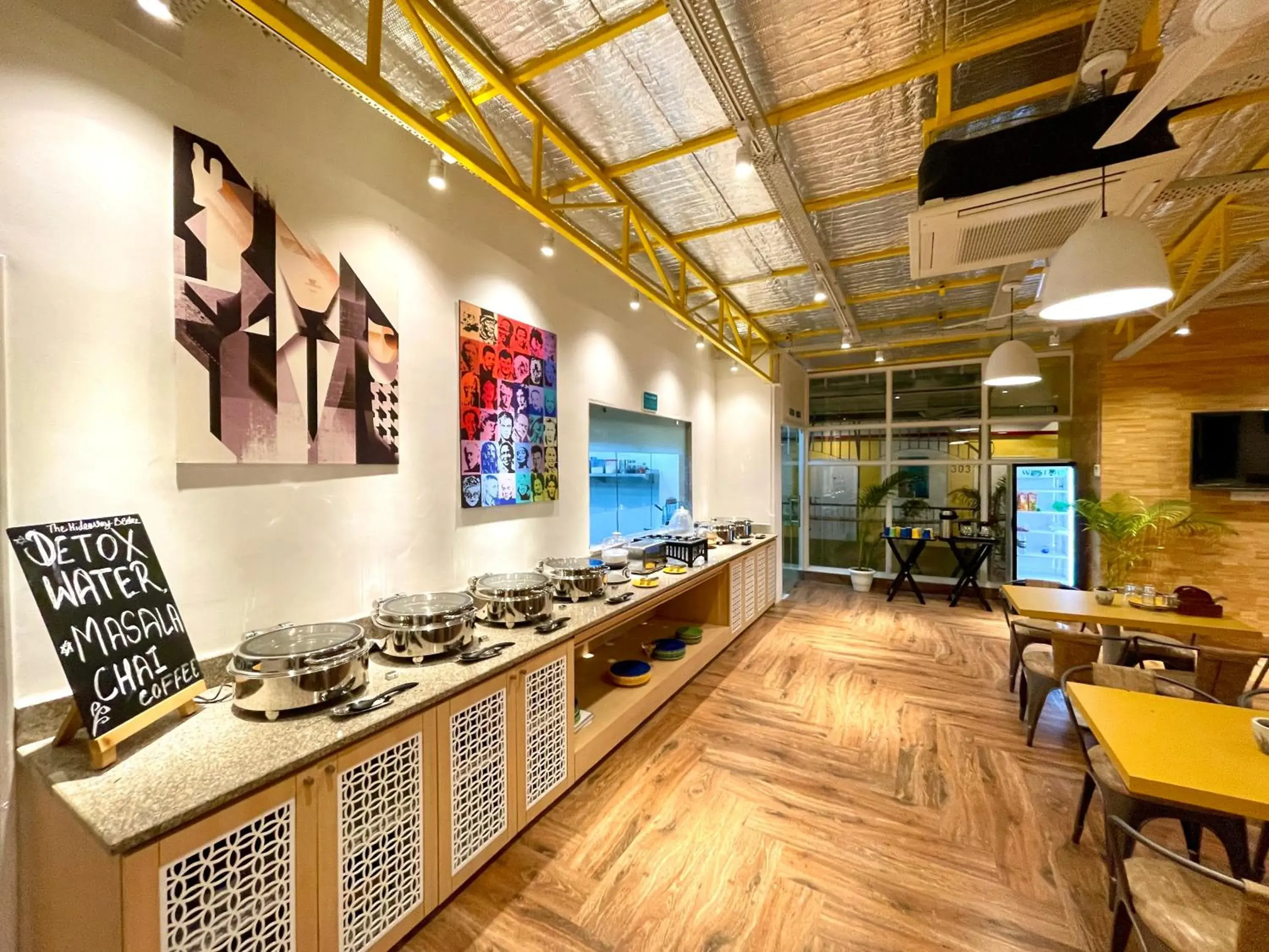 Restaurant/places to eat in Bedzzz Varanasi by Leisure Hotels, 1 Km from Dashwasamedh Ghat Restaurant/places to eat in Bedzzz Varanasi by Leisure Hotels, 1 Km from Dashwasamedh Ghat