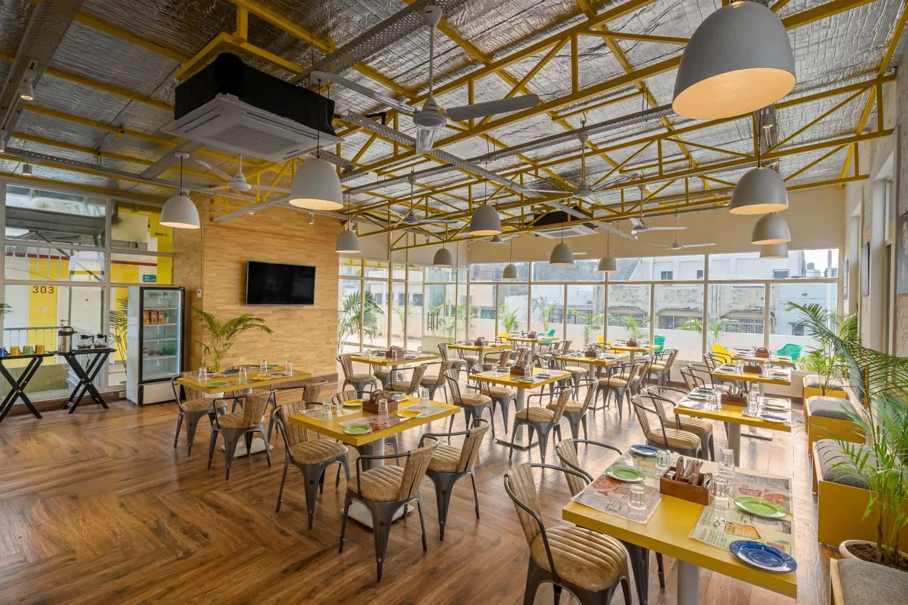 Restaurant/places to eat in Bedzzz Varanasi by Leisure Hotels, 1 Km from Dashwasamedh Ghat Restaurant/places to eat in Bedzzz Varanasi by Leisure Hotels, 1 Km from Dashwasamedh Ghat