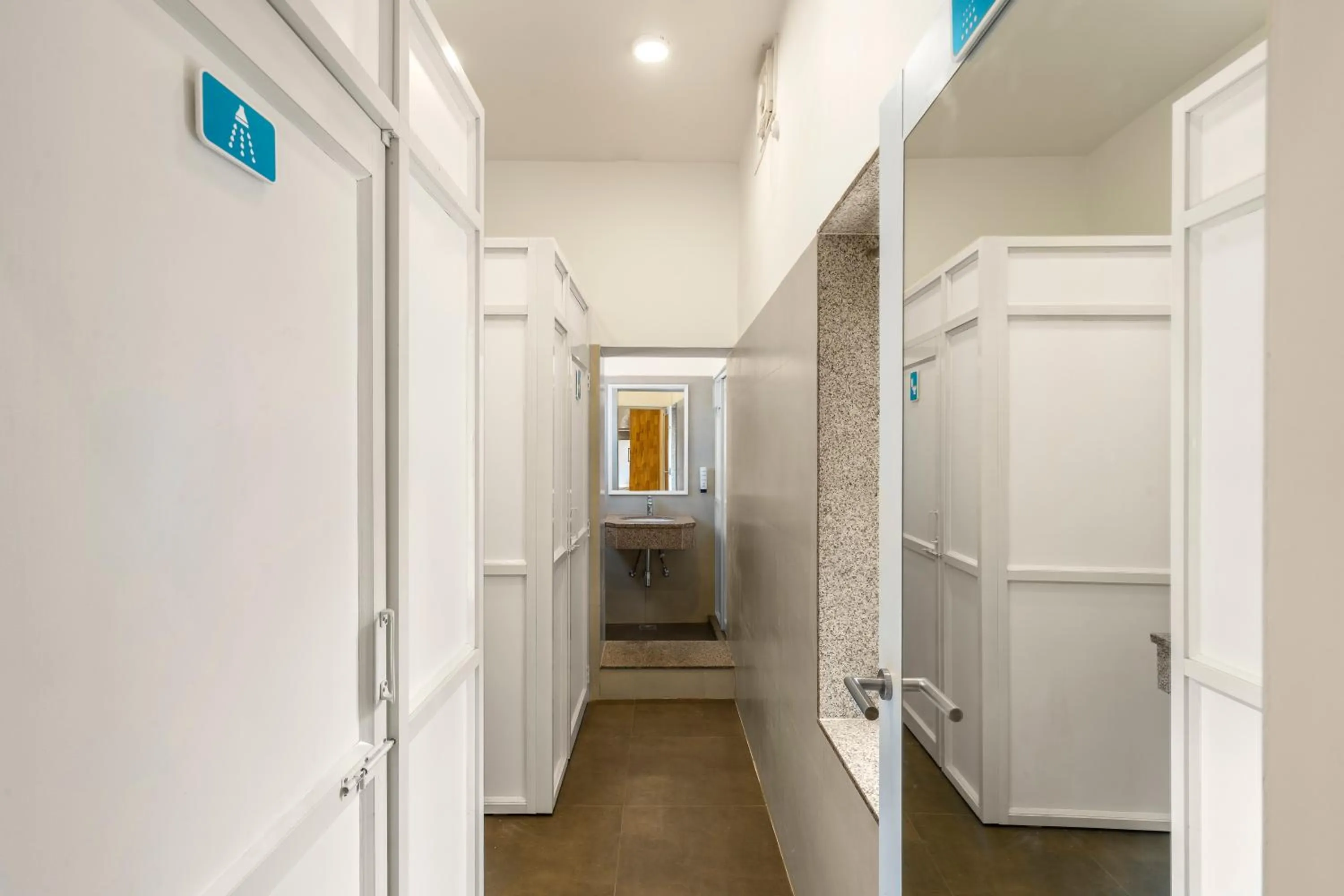 Bathroom in Bedzzz Varanasi by Leisure Hotels, 1 Km from Dashwasamedh Ghat