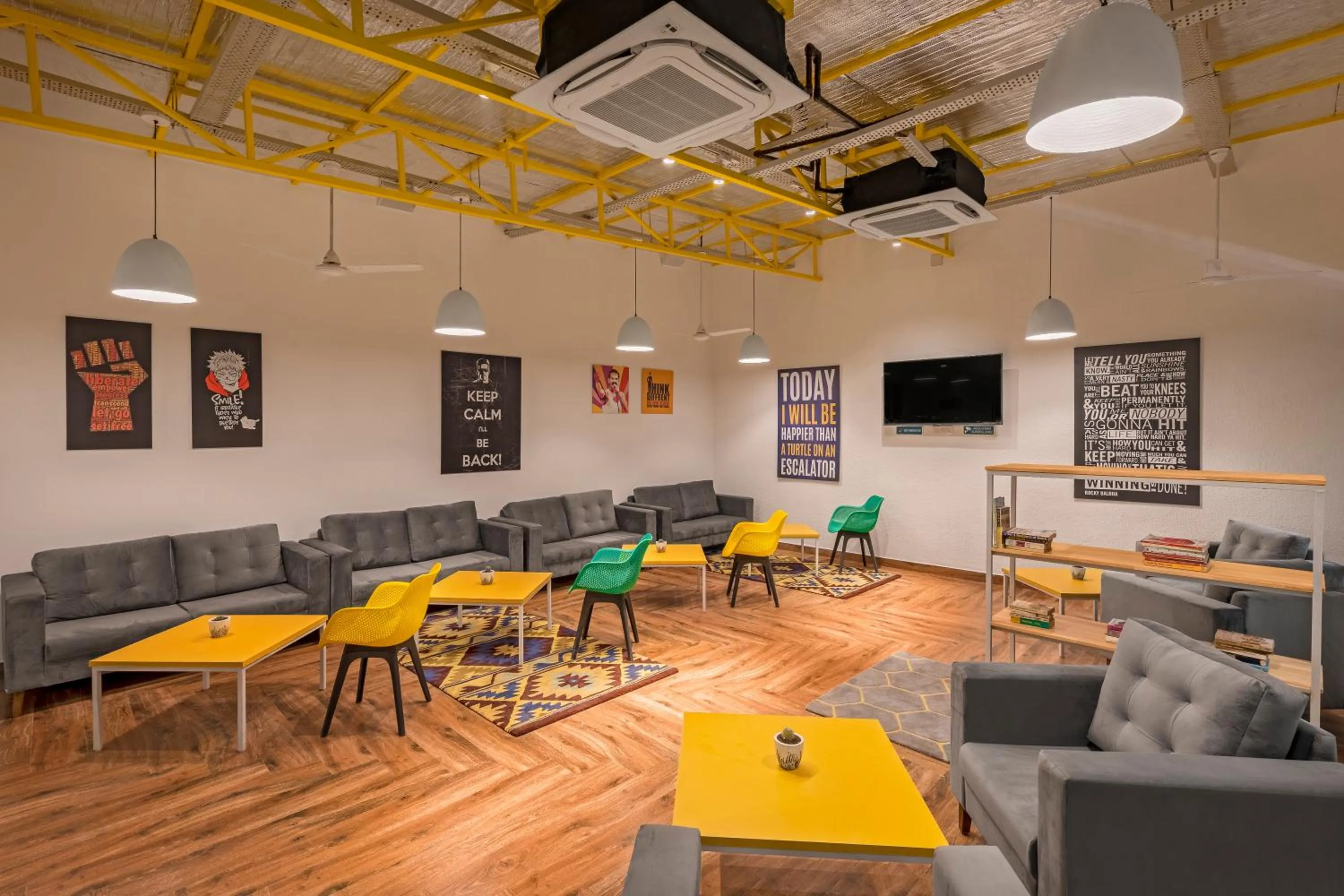 Lounge or bar in Bedzzz Varanasi by Leisure Hotels, 1 Km from Dashwasamedh Ghat