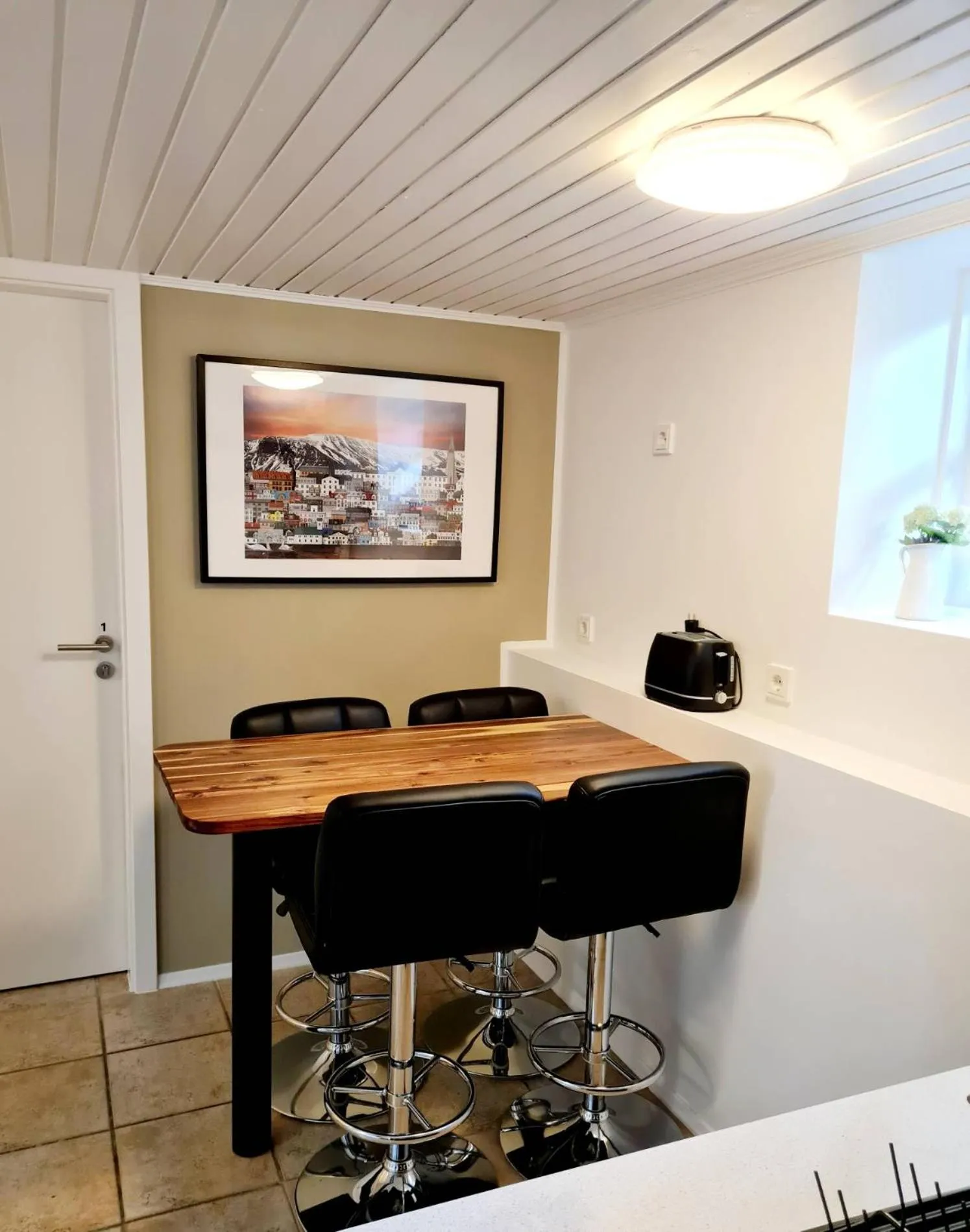 Kitchen or kitchenette in Grettir Guesthouse Downtown Charm