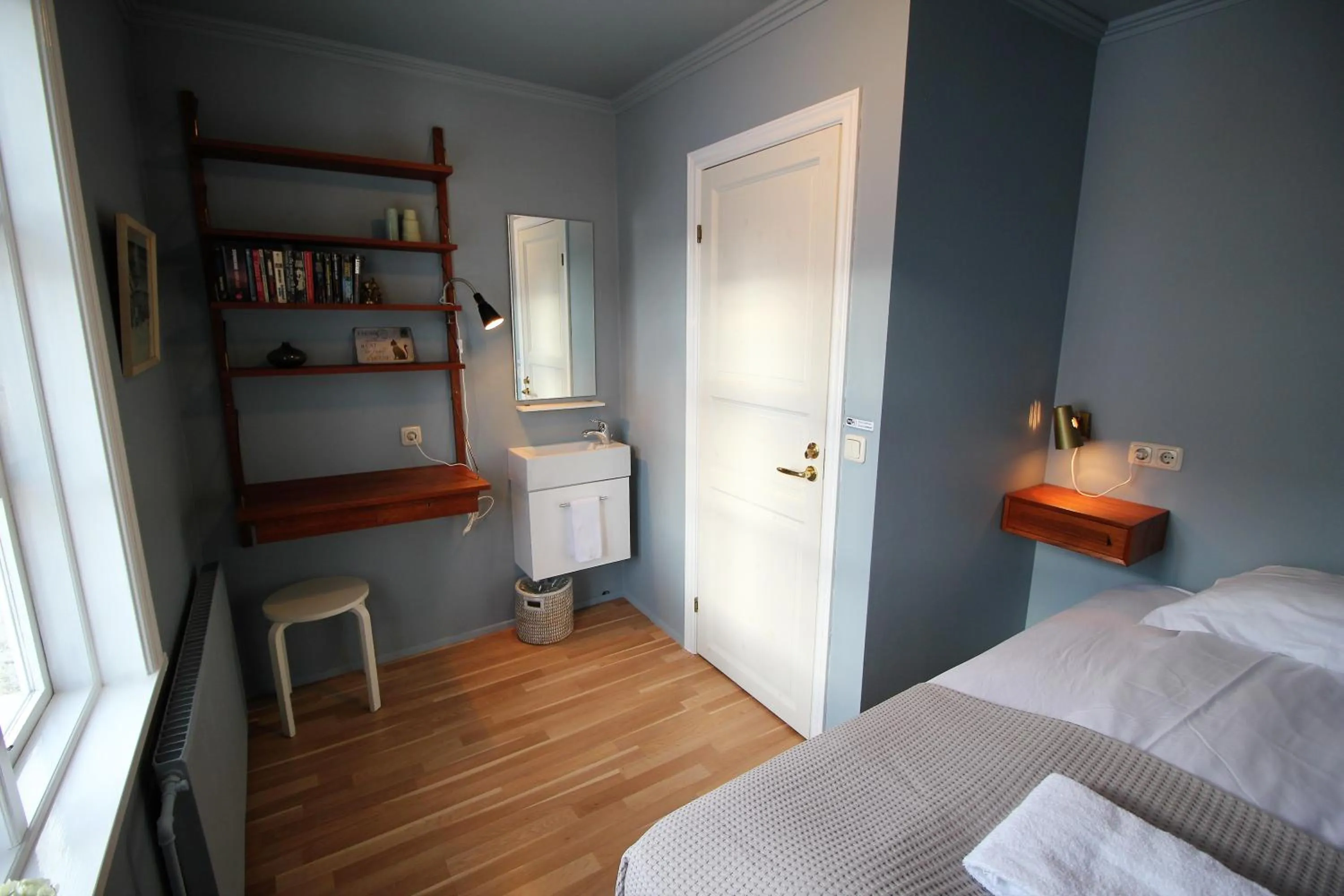 Basic Single Room with Shared Bathroom - single occupancy in Grettir Guesthouse Downtown Charm