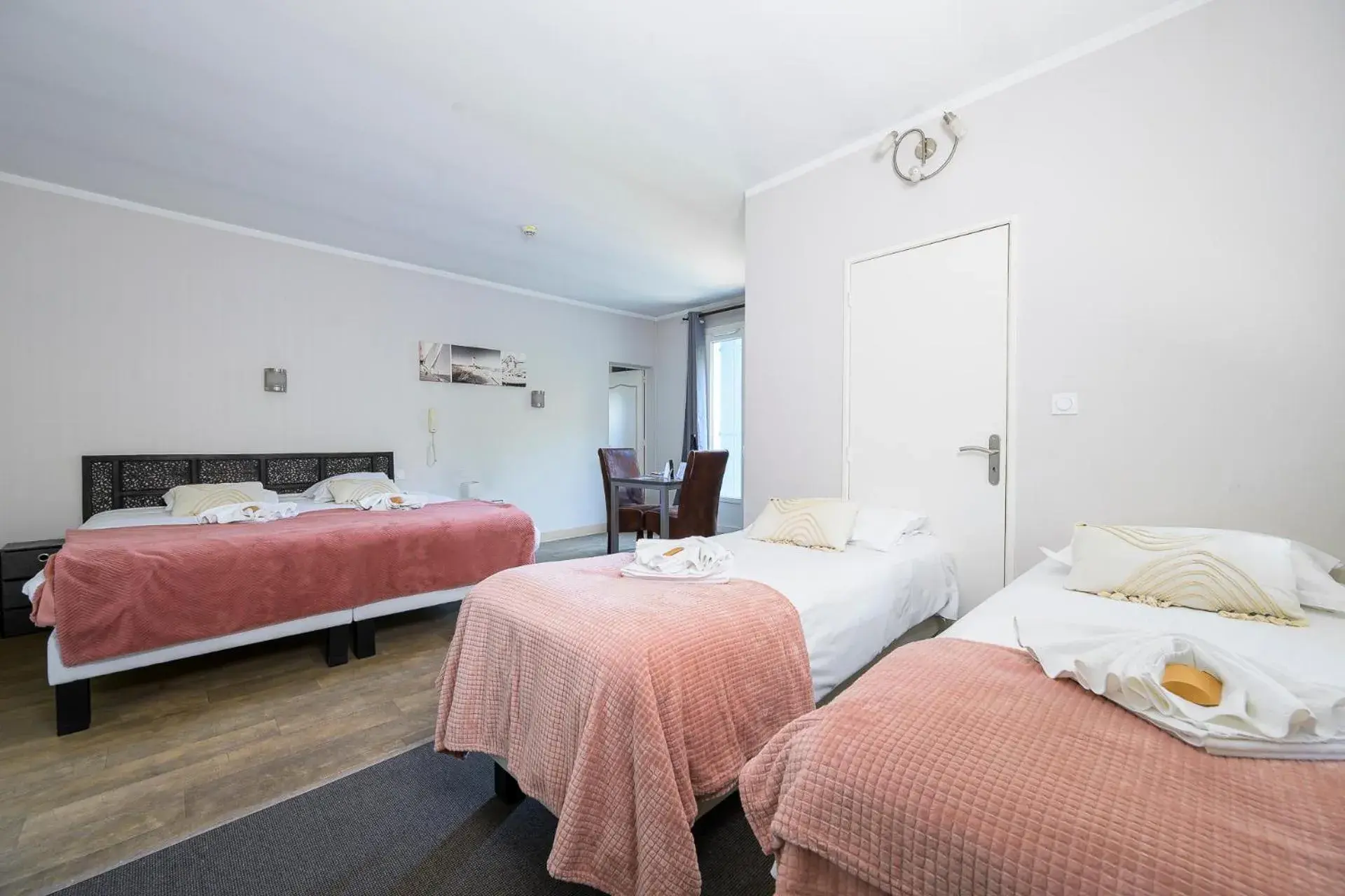 Classic Quadruple Room in Hôtel de La Beauronne Classic Quadruple Room in Hôtel de La Beauronne