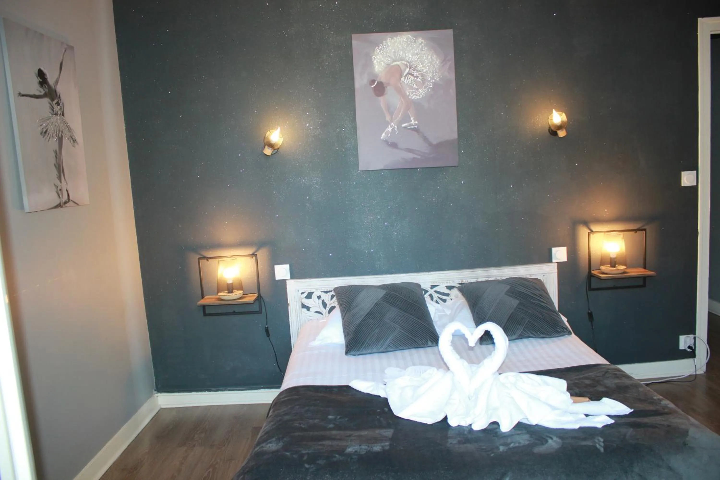 Bed in Hôtel de La Beauronne