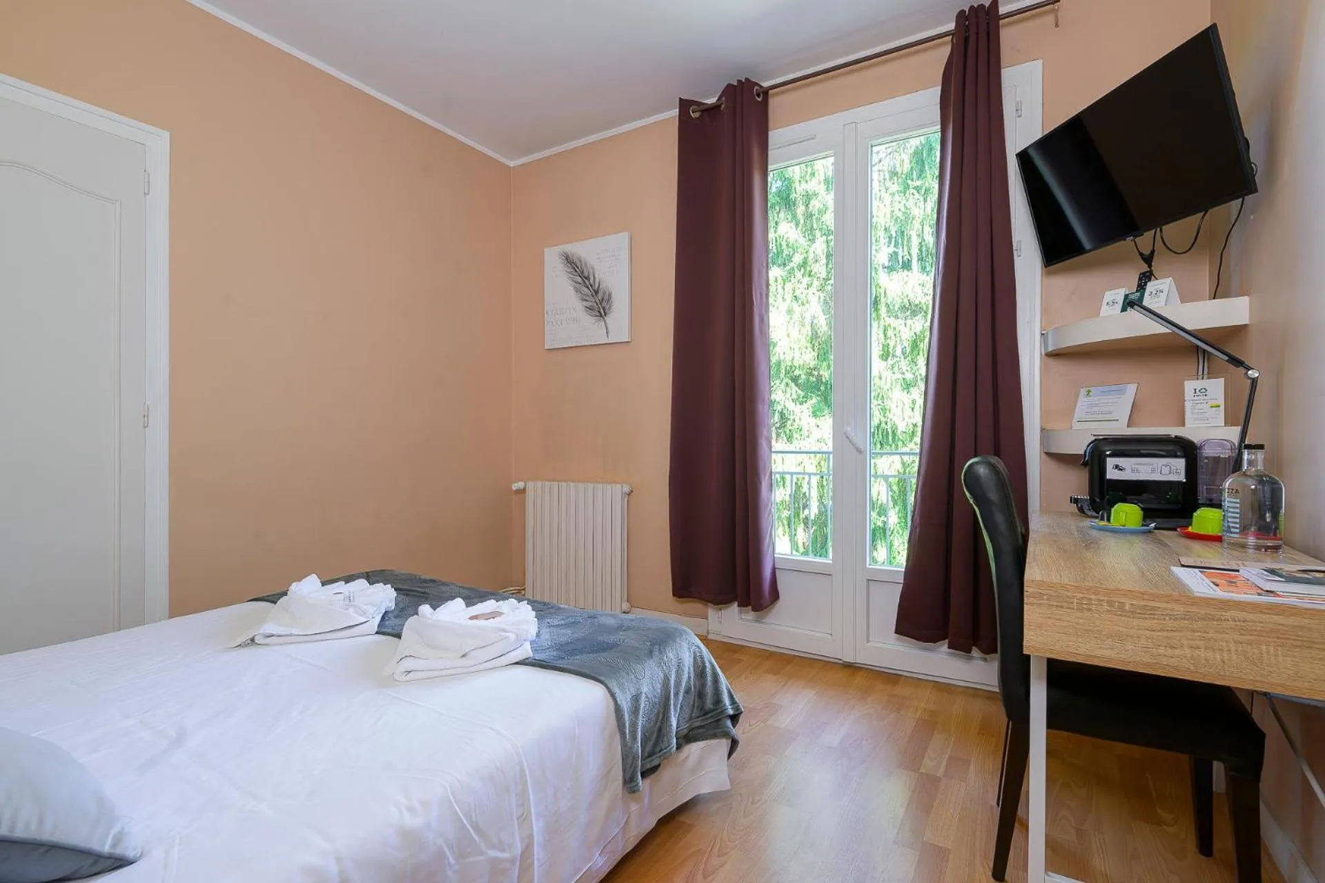 Bed in Hôtel de La Beauronne