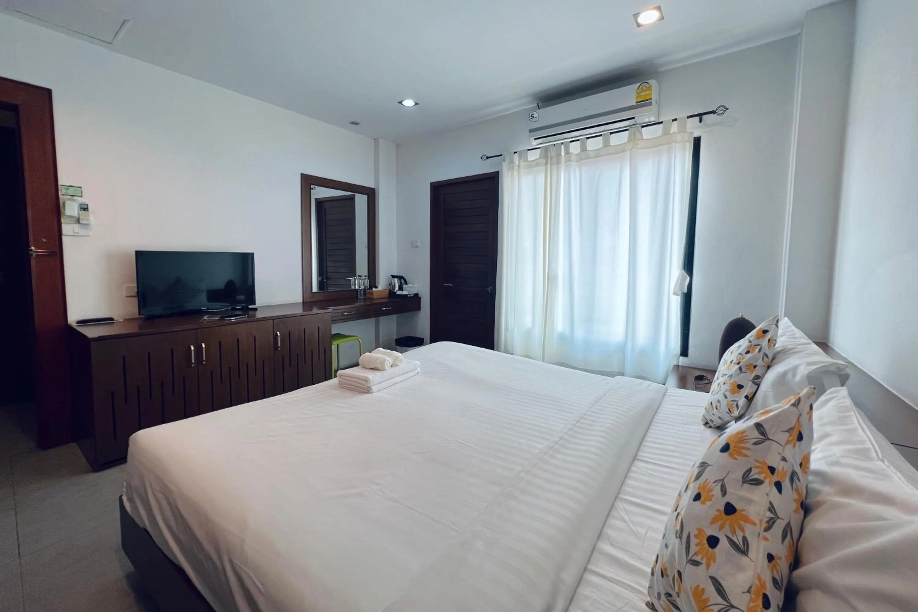 Bed in De Nawarat Chiangmai Boutique Apartment