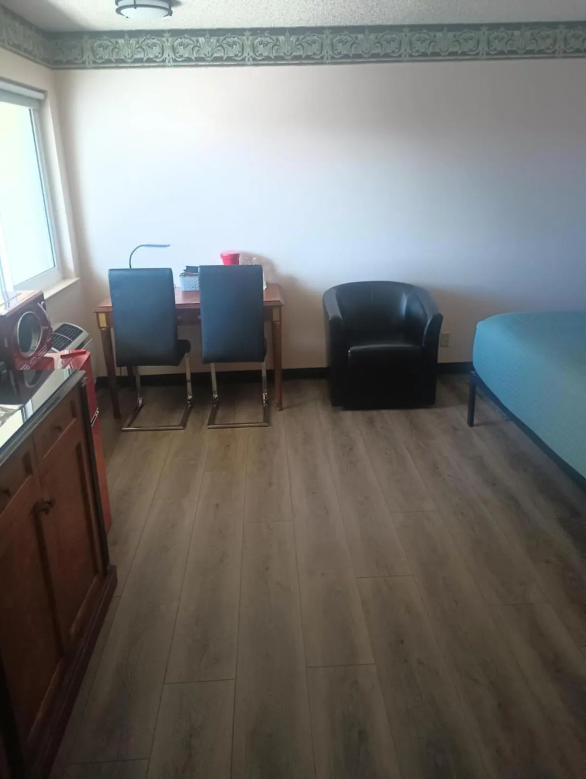 Seating area in Coast Riders Inn