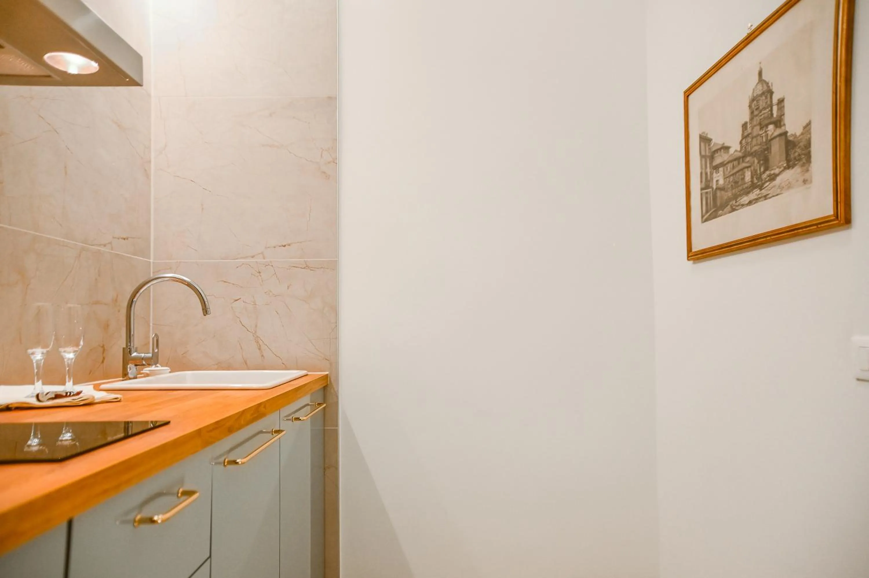 Kitchen or kitchenette in Feliz in Roma B&B