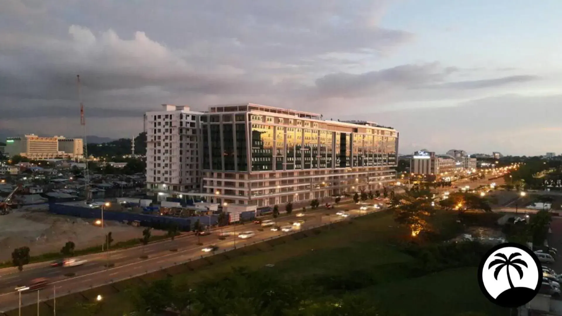 Property building in Paradise Suite at Sutera Avenue Property building in Paradise Suite at Sutera Avenue