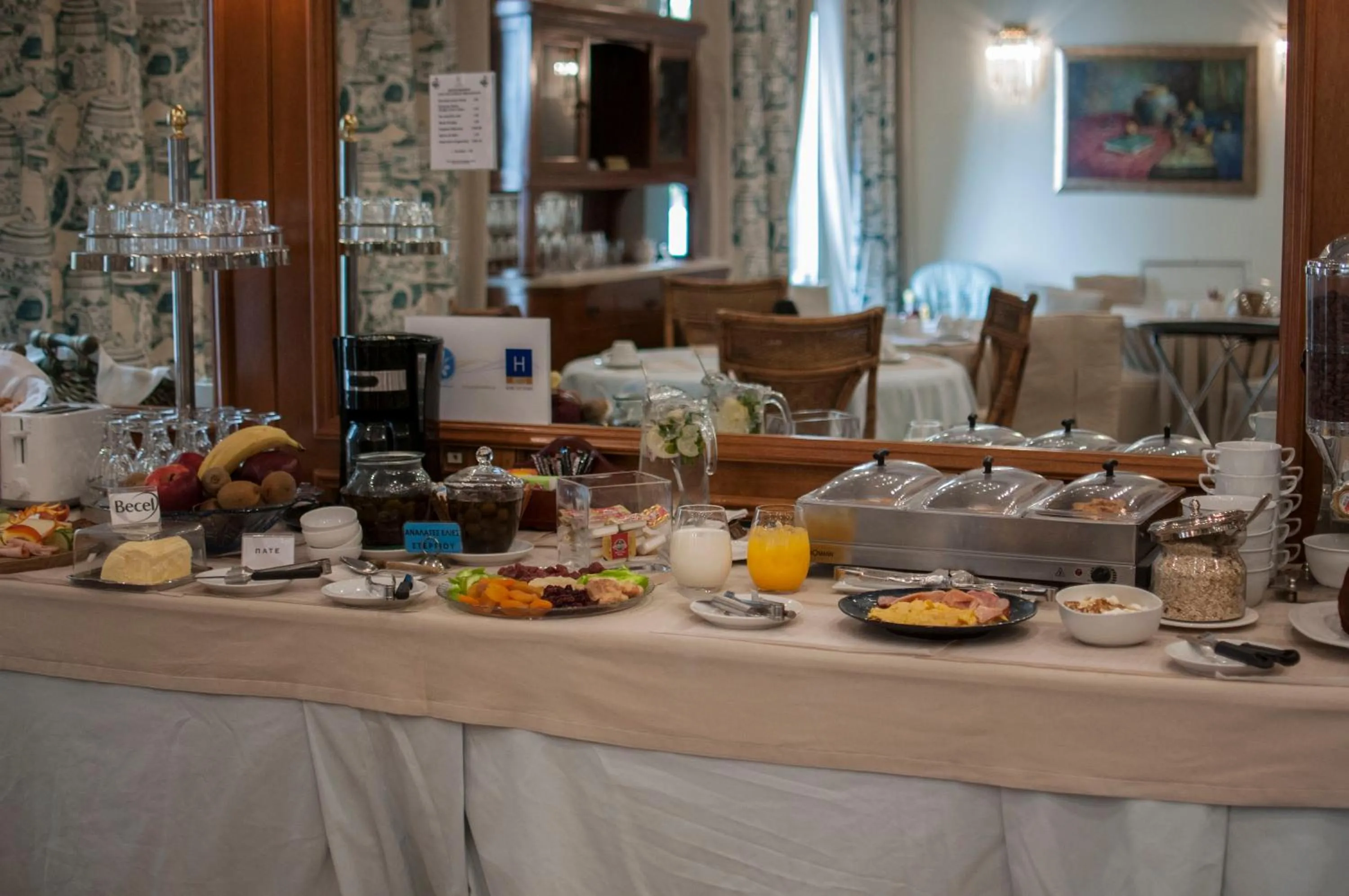 Food and drinks in Esperia Boutique Hotel