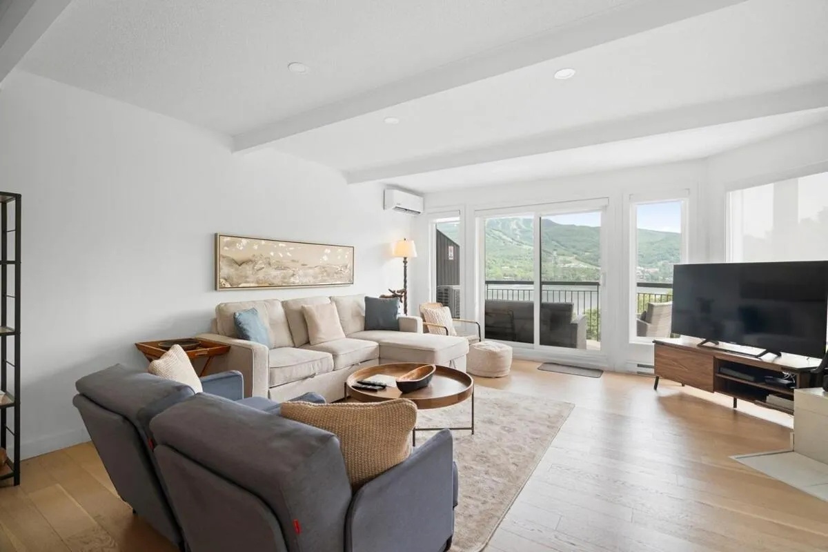 Huge 3 Bedroom Condo with a View