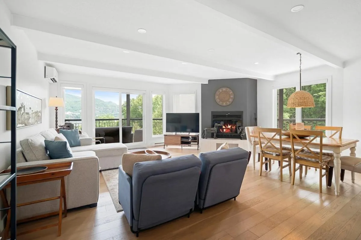 Huge 3 Bedroom Condo with a View