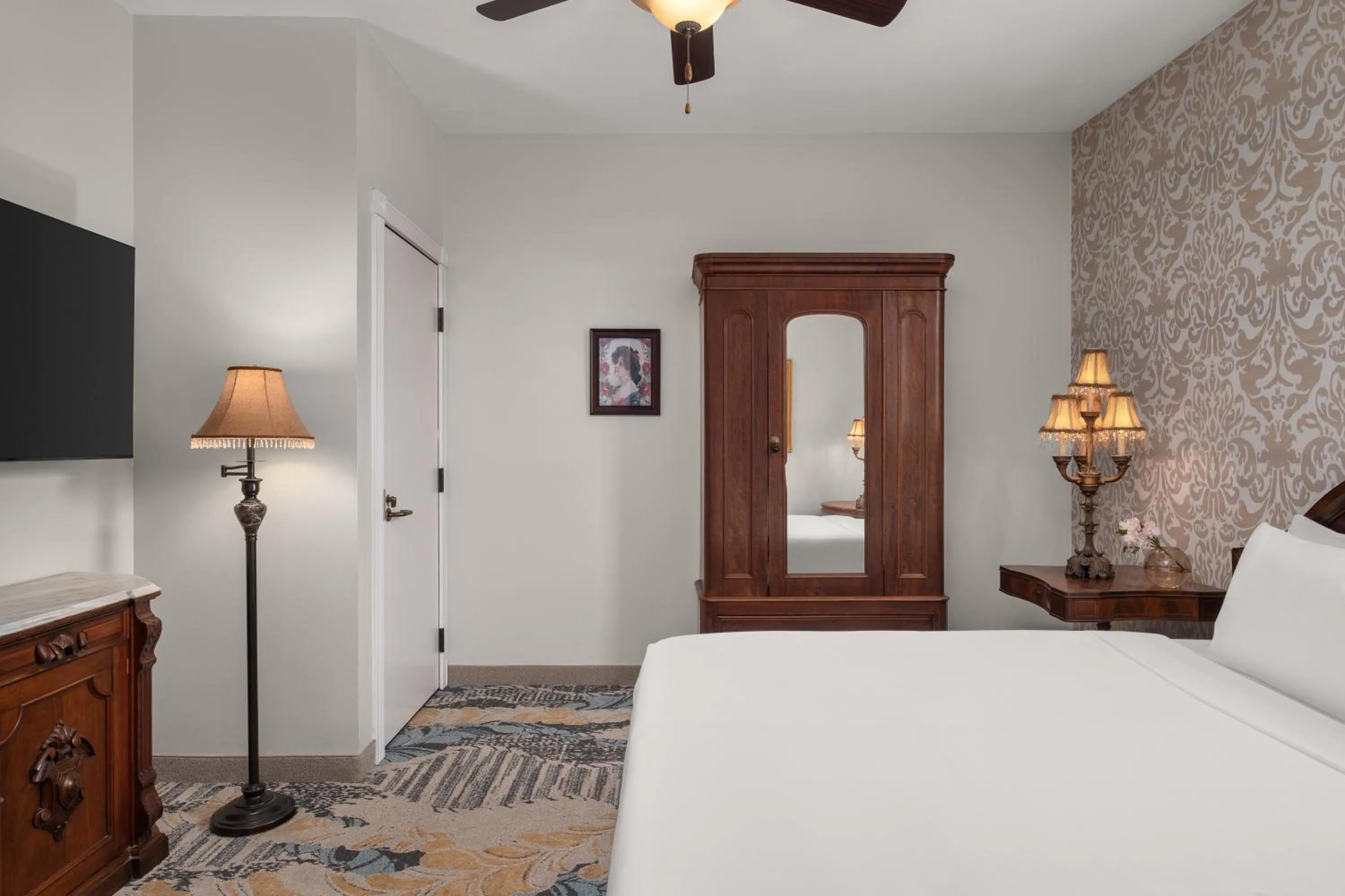 Bedroom, Bed in National Hotel Jackson, Tapestry Collection by Hilton