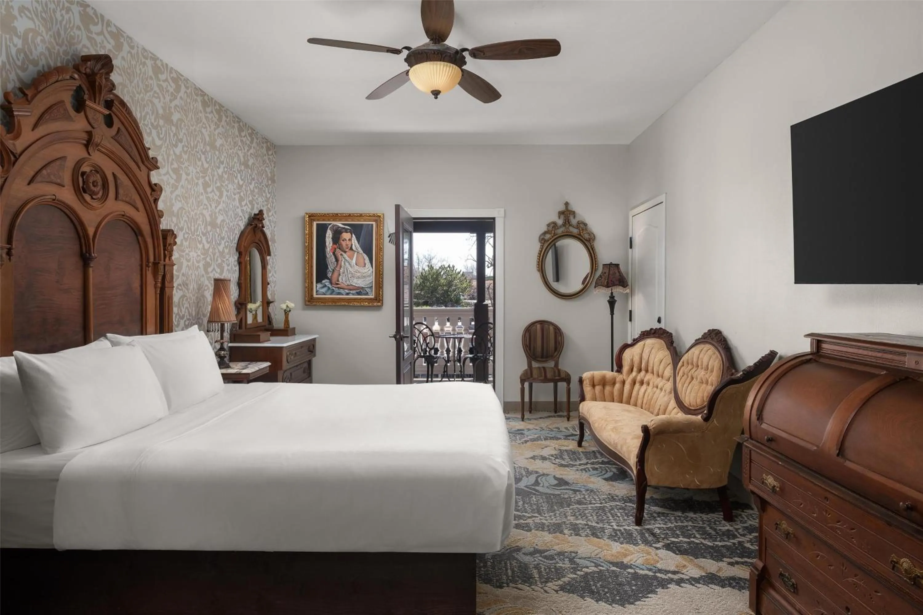 Bed in National Hotel Jackson, Tapestry Collection by Hilton