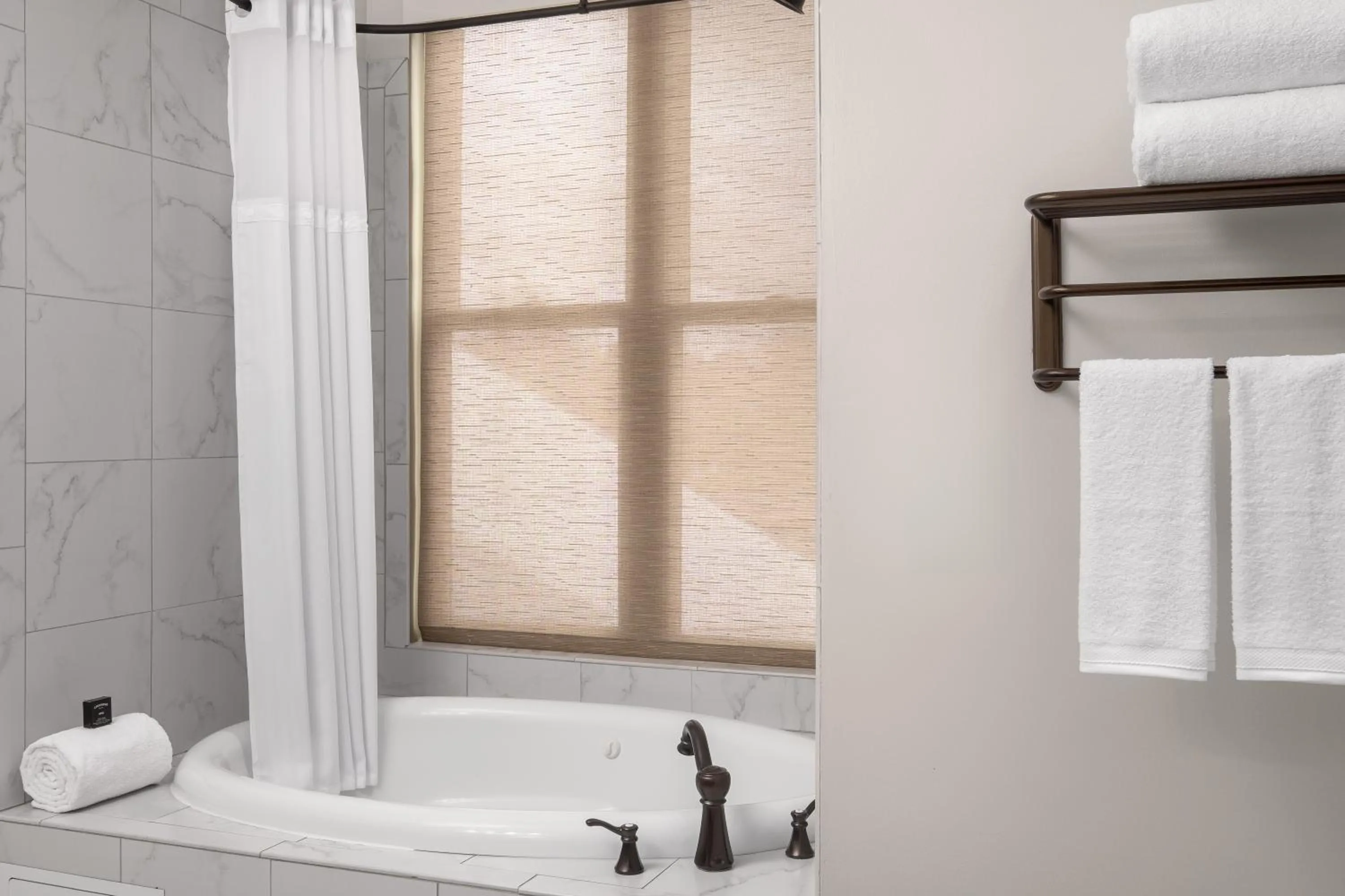 Bathroom in National Hotel Jackson, Tapestry Collection by Hilton