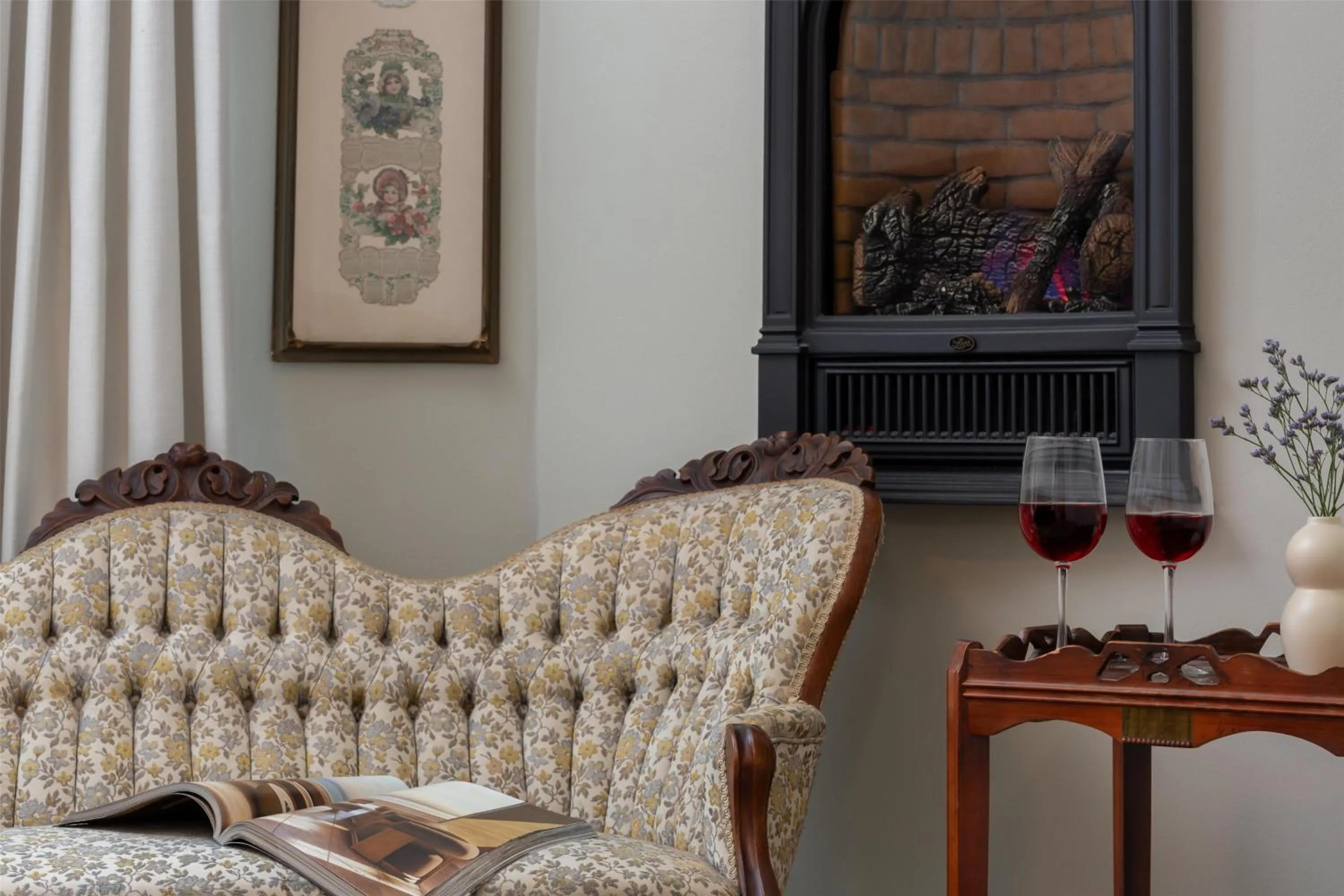 Living room in National Hotel Jackson, Tapestry Collection by Hilton