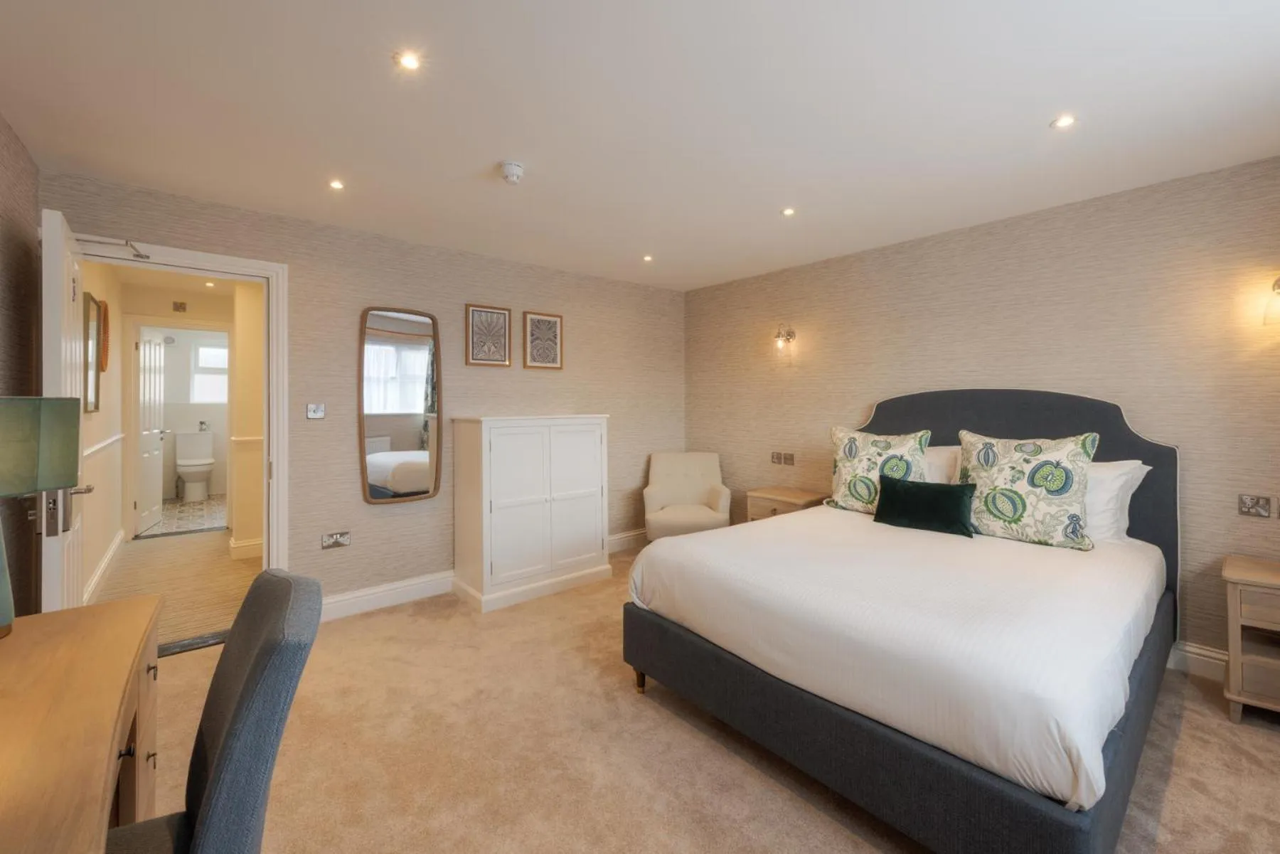 Bed in Florence Gardens Boutique Hotel and Restaurant