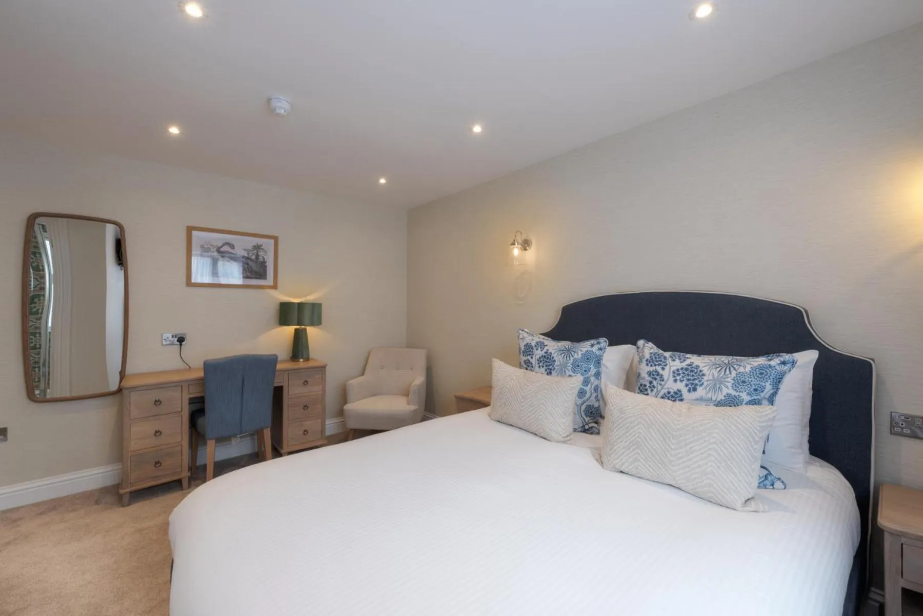 Bed in Florence Gardens Boutique Hotel and Restaurant