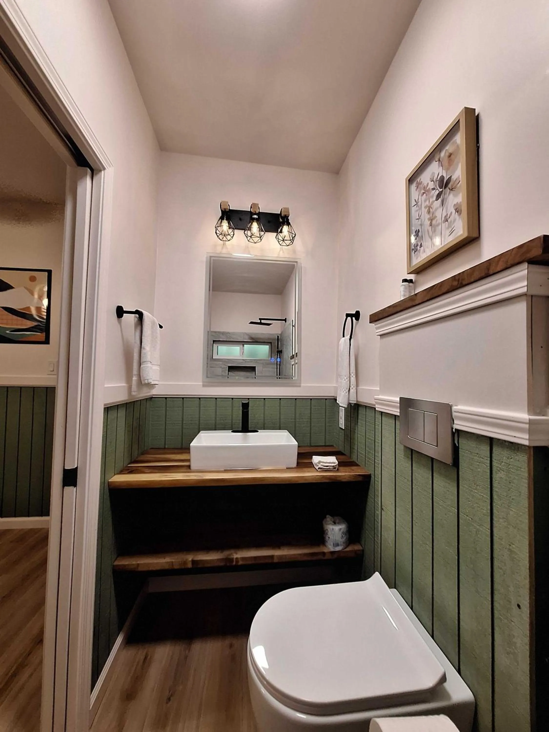 Toilet in Wild Ginger Hotel