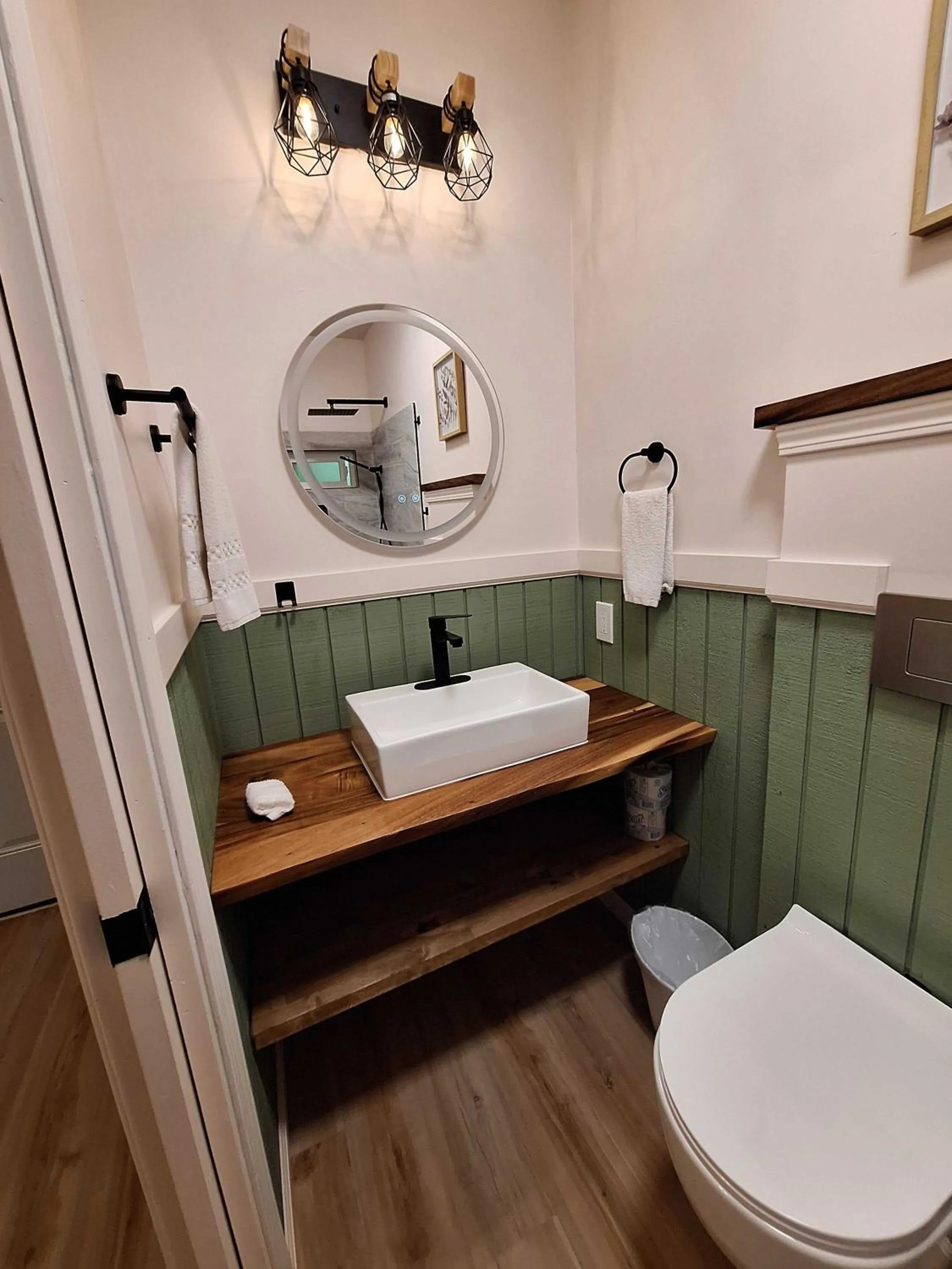 Toilet in Wild Ginger Hotel