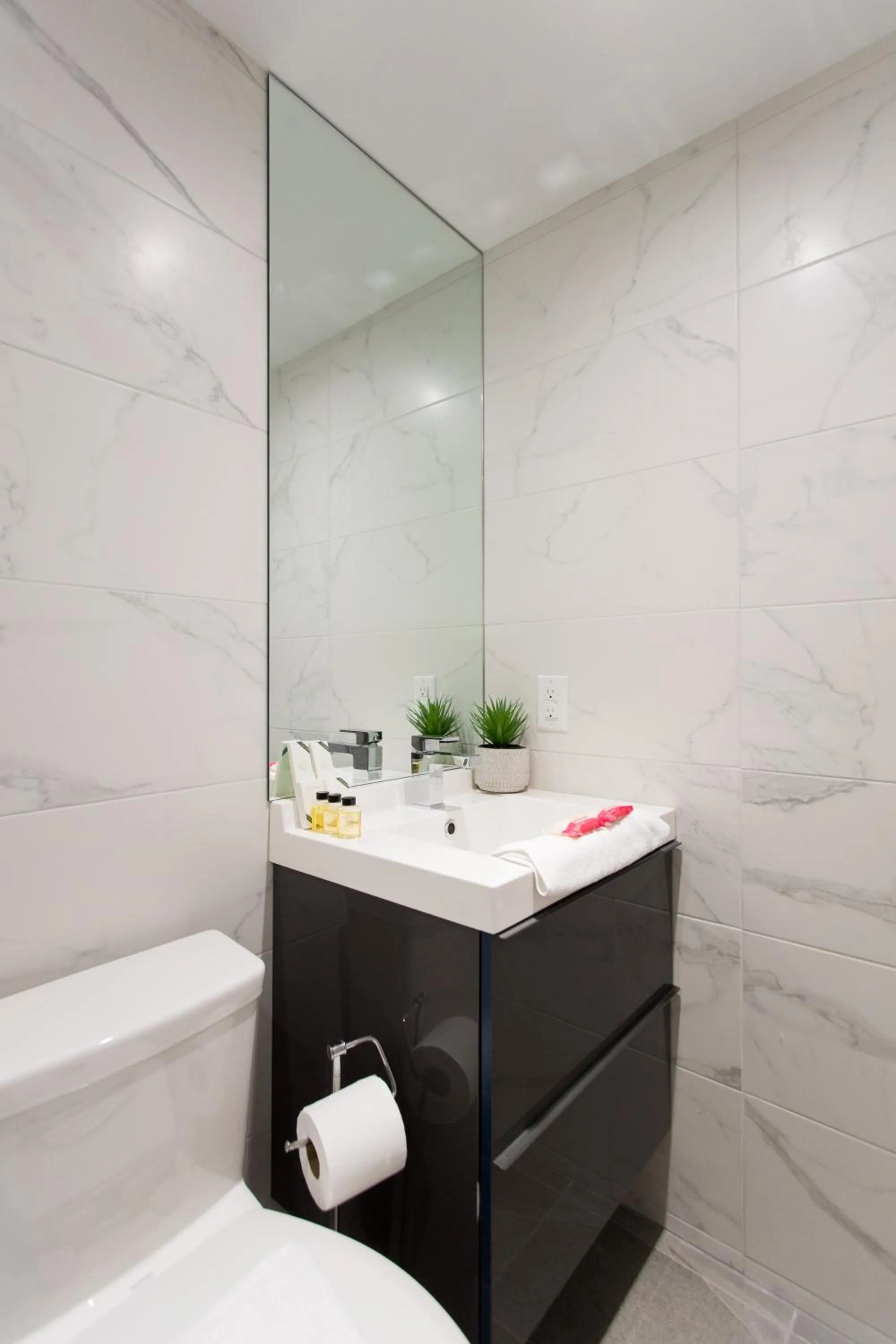 Romantic Studio in the Heart of Little Italy by Den Stays