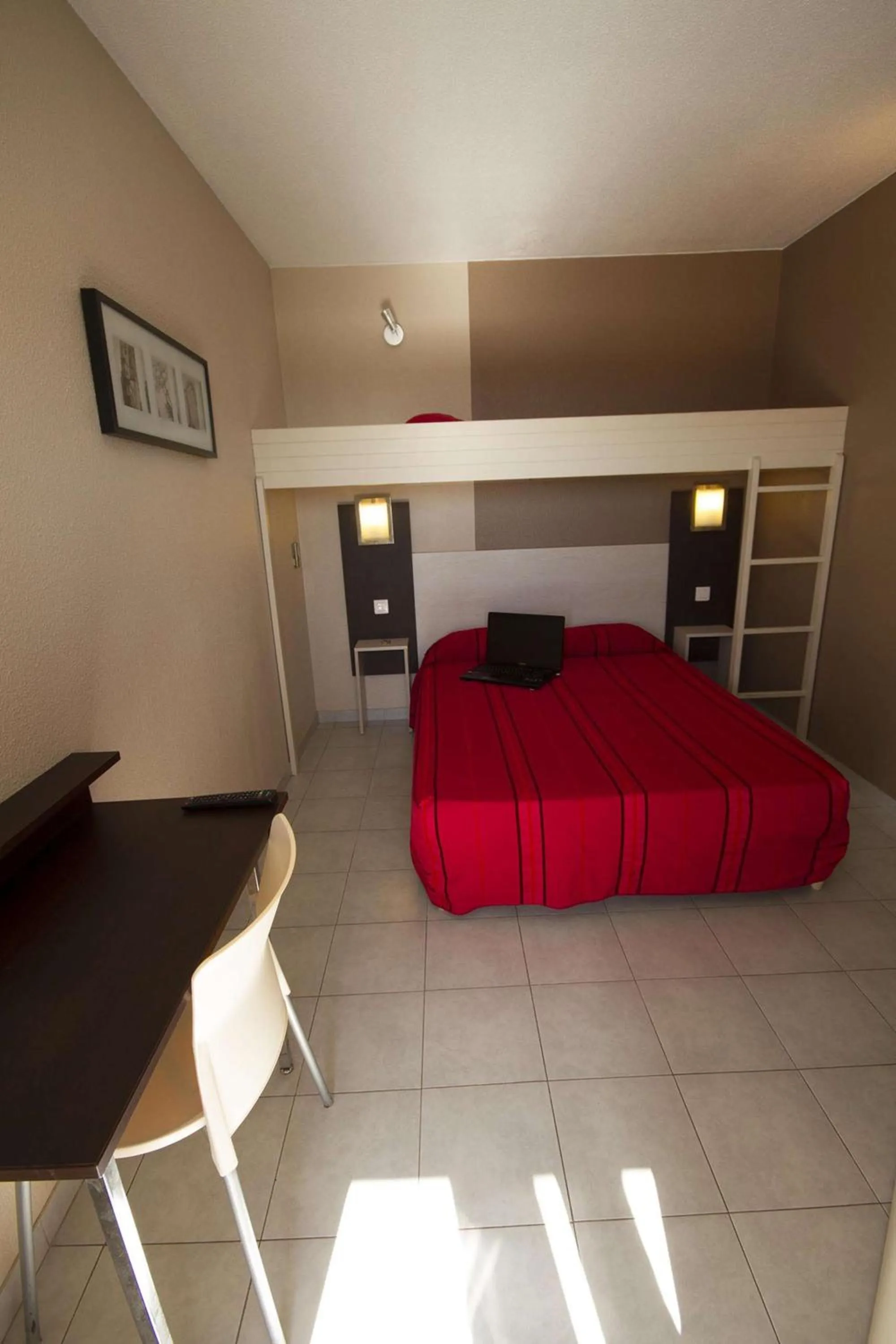 Bedroom, Bed in Brit Hotel Essentiel Sète / Balaruc