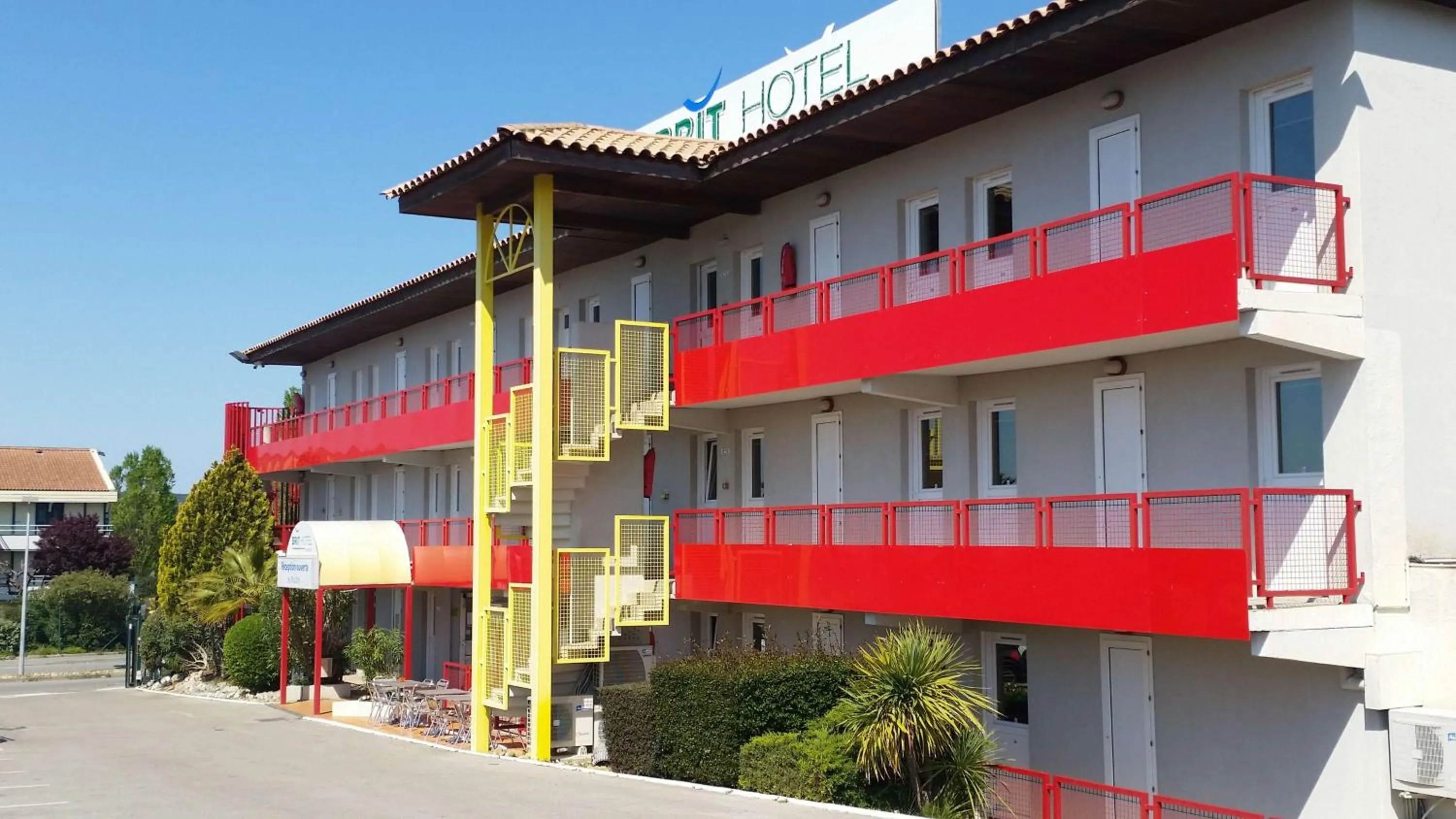 Property building in Brit Hotel Essentiel Sète / Balaruc