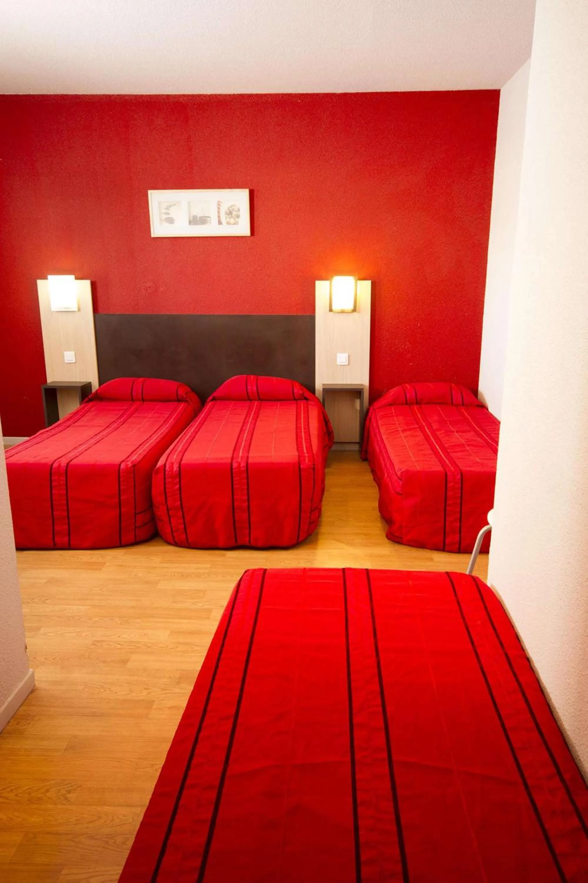 Bedroom, Bed in Brit Hotel Essentiel Sète / Balaruc