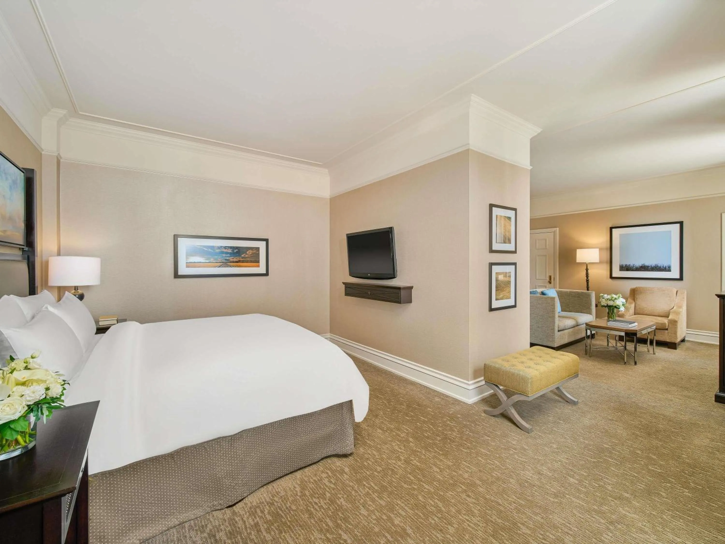 Bedroom, Bed in Fairmont Palliser