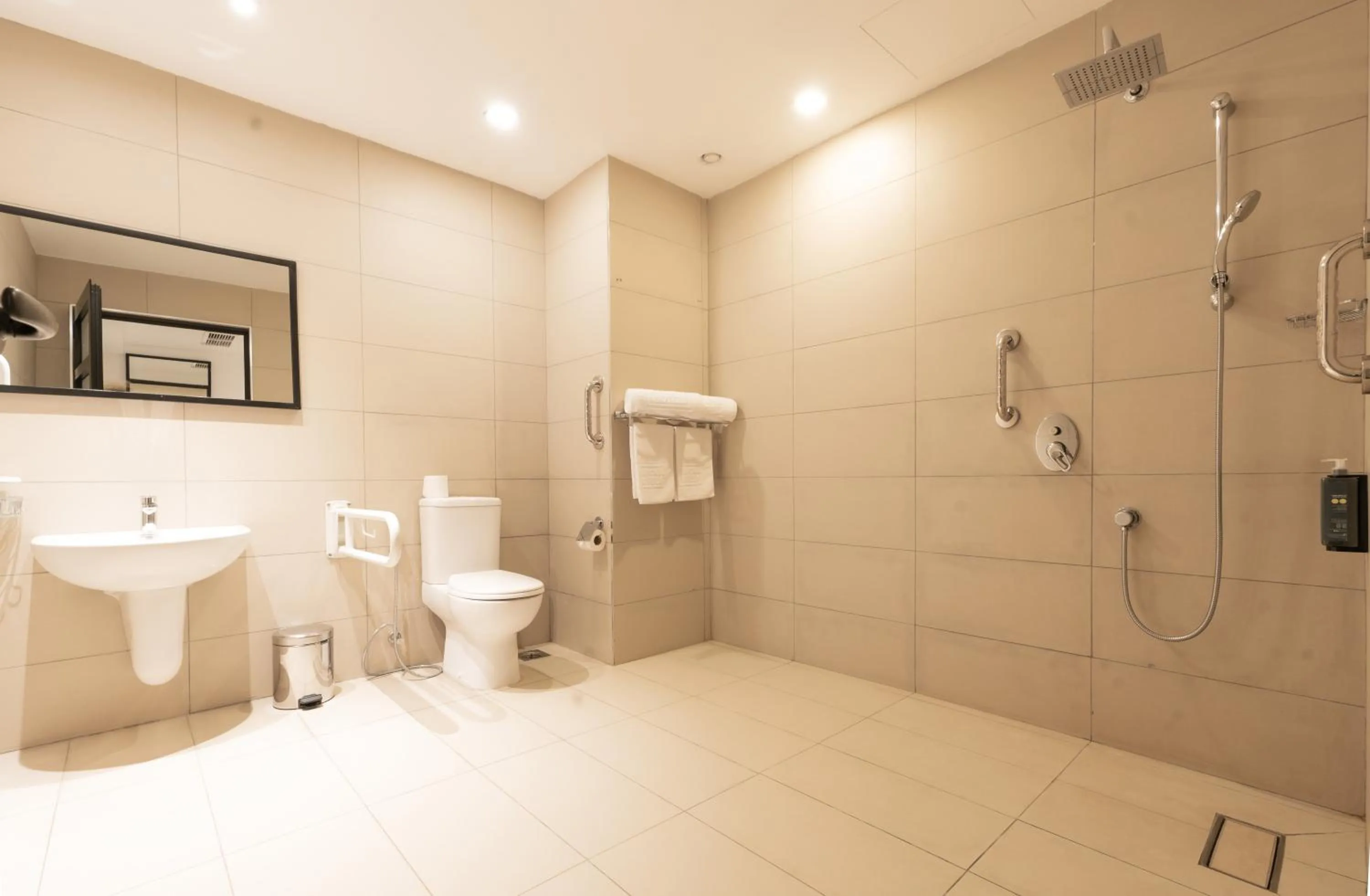 Shower in Sarova Imperial Hotel