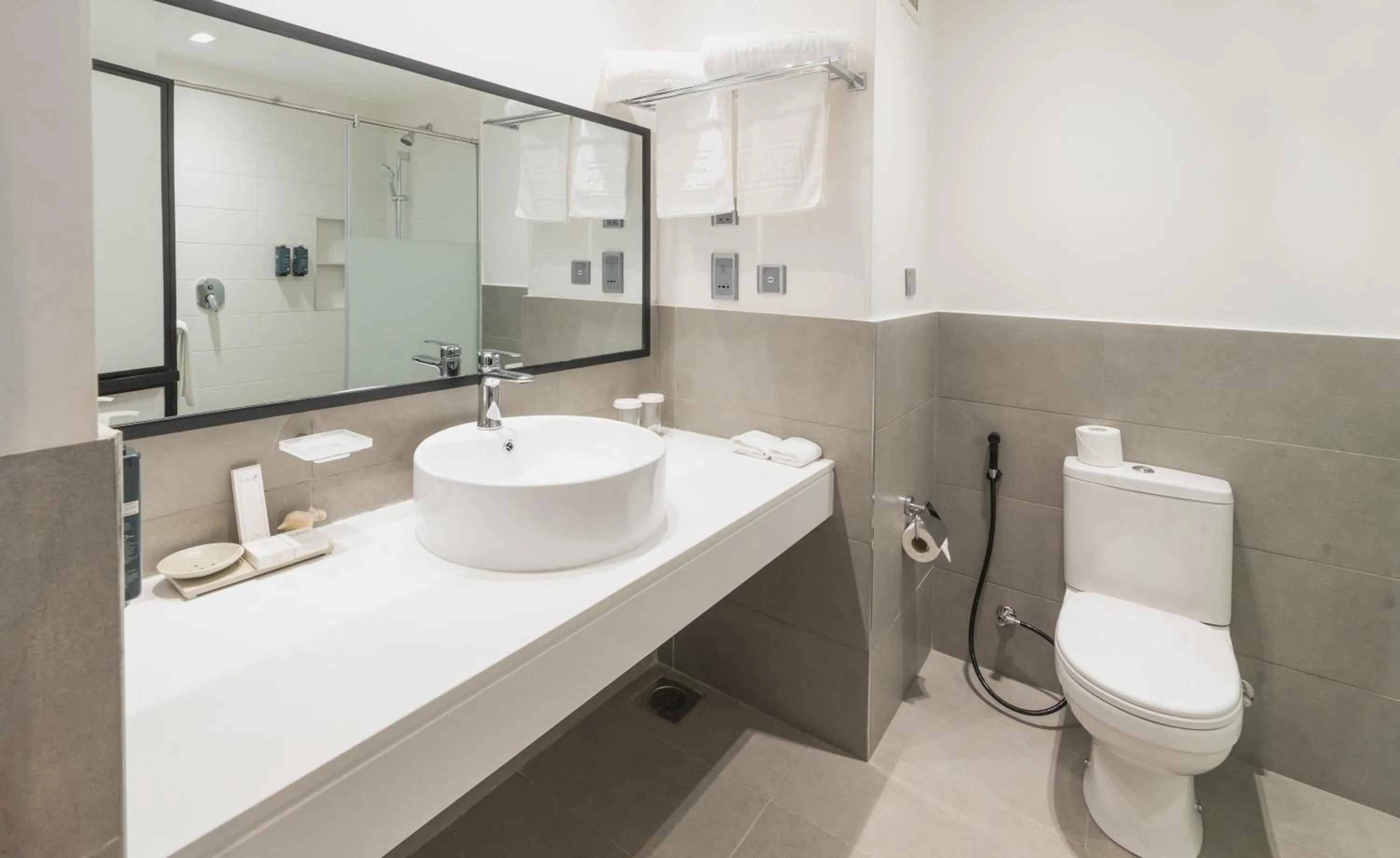 Shower in Sarova Imperial Hotel