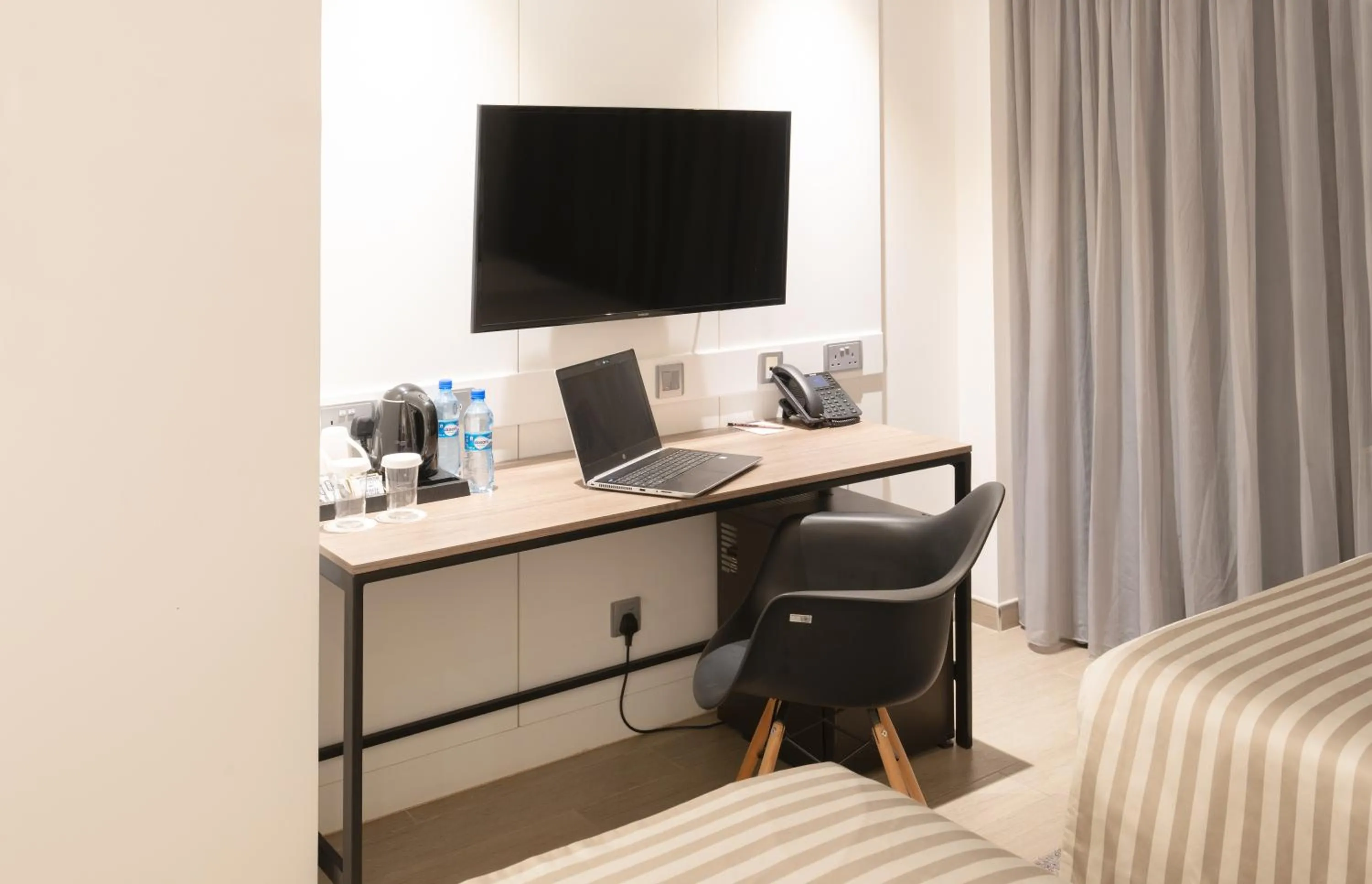 Bed in Sarova Imperial Hotel